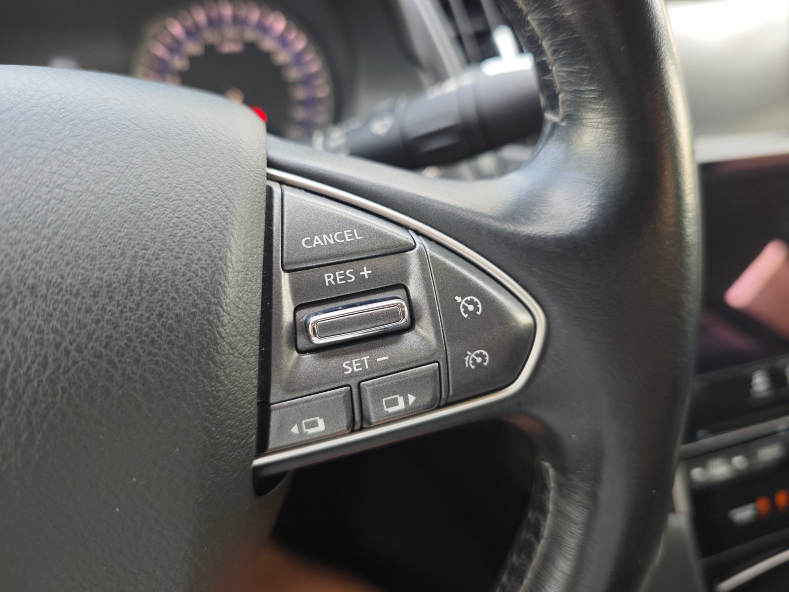 INFINITI 2.2d 170CV 7G Sport Edition