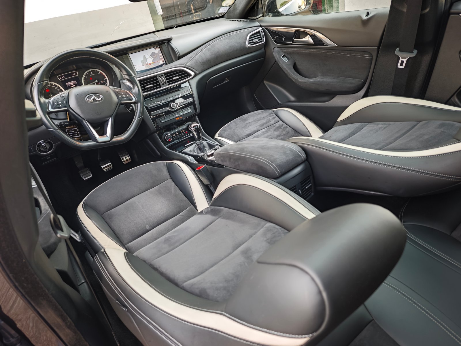 INFINITI INFINITI Q30 1.5D SPORT Edition 110cv PANORAMA FULL