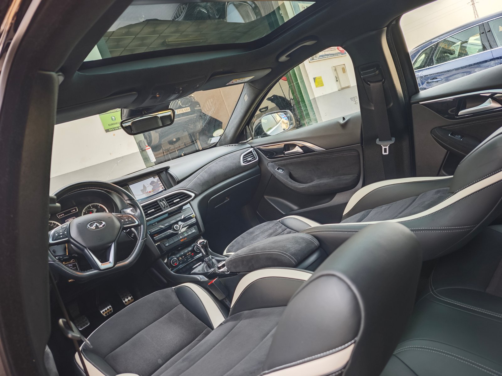 INFINITI INFINITI Q30 1.5D SPORT Edition 110cv PANORAMA FULL
