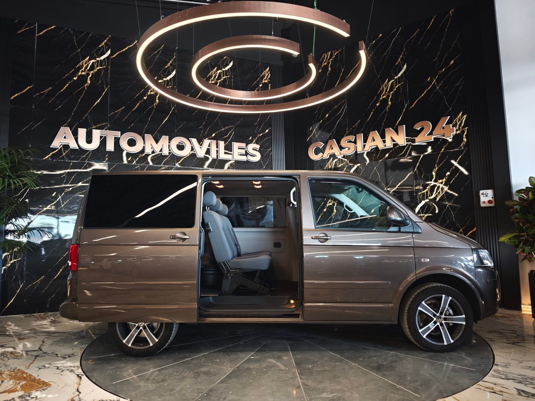 VOLKSWAGEN Caravelle Largo 2.0 TDI 115Comfort Line IMPOLUTA