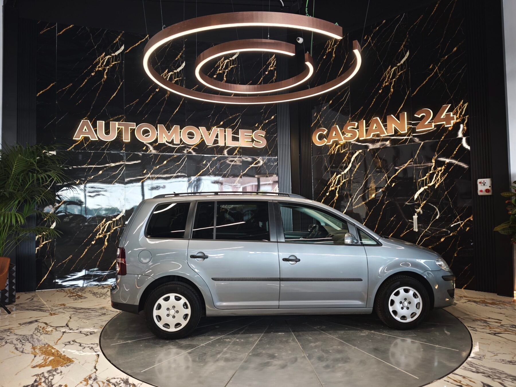 VOLKSWAGEN TOURAN 1.6 GASOLINA 7PLAZAS 105CV