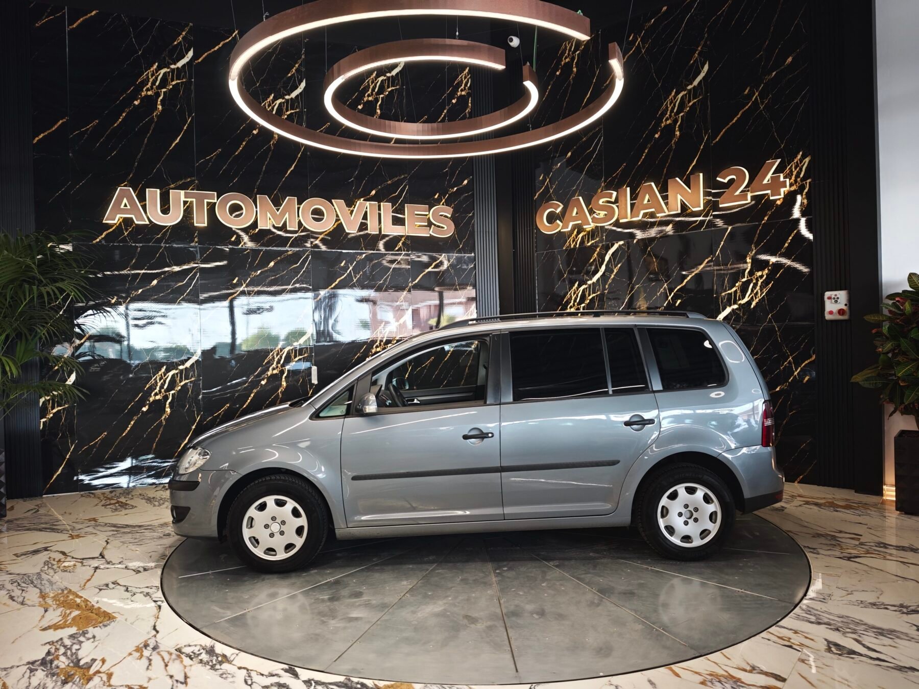 VOLKSWAGEN TOURAN 1.6 GASOLINA 7PLAZAS 105CV