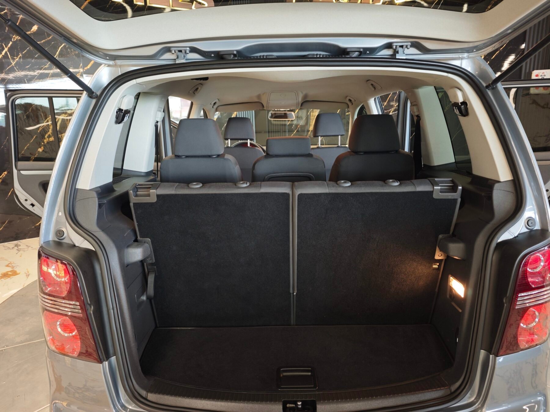 VOLKSWAGEN TOURAN 1.6 GASOLINA 7PLAZAS 105CV