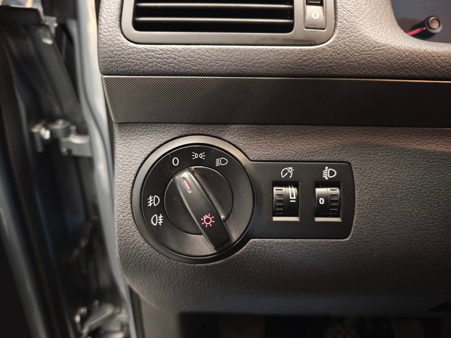 VOLKSWAGEN TOURAN 1.6 GASOLINA 7PLAZAS 105CV