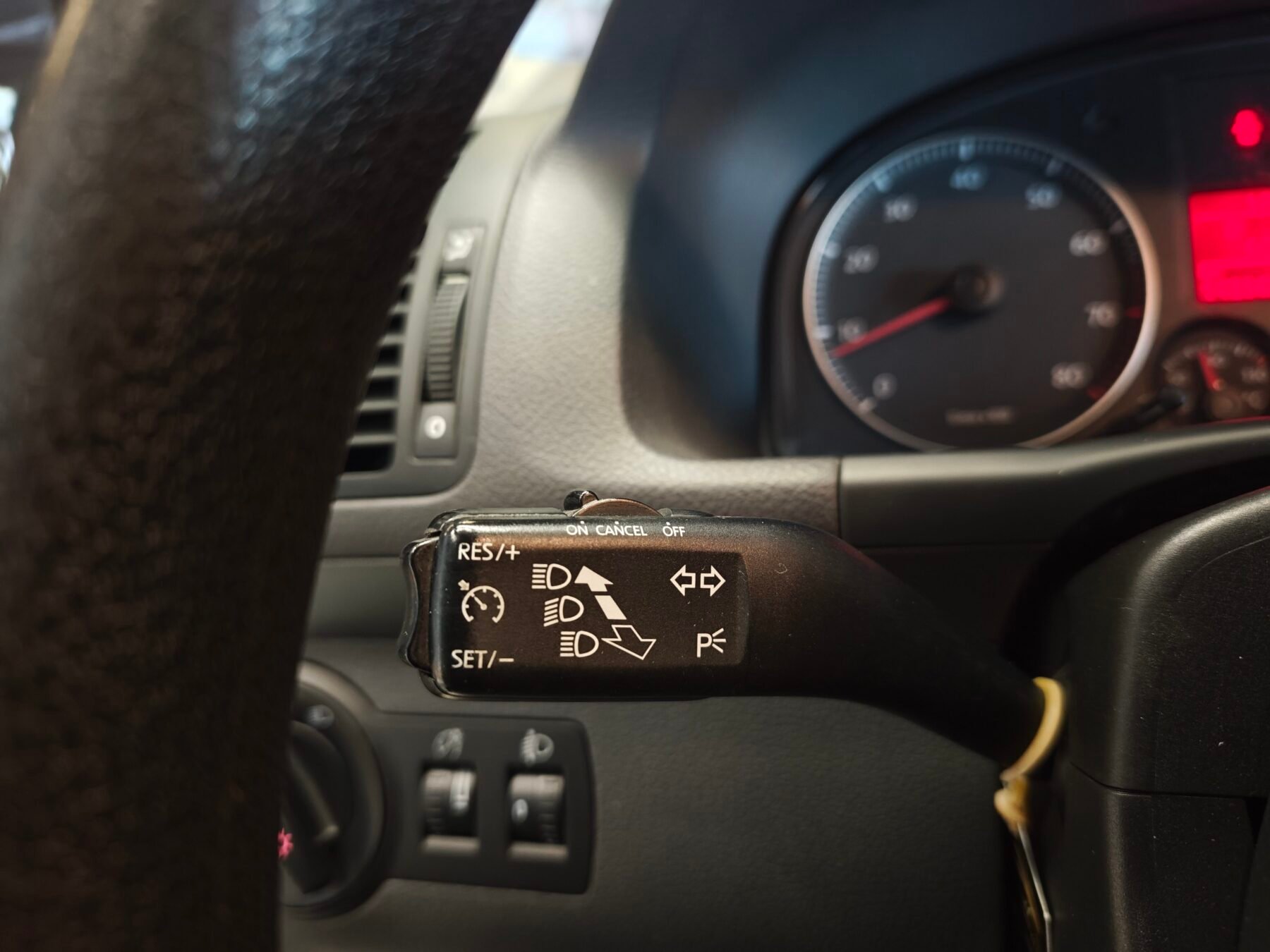 VOLKSWAGEN TOURAN 1.6 GASOLINA 7PLAZAS 105CV