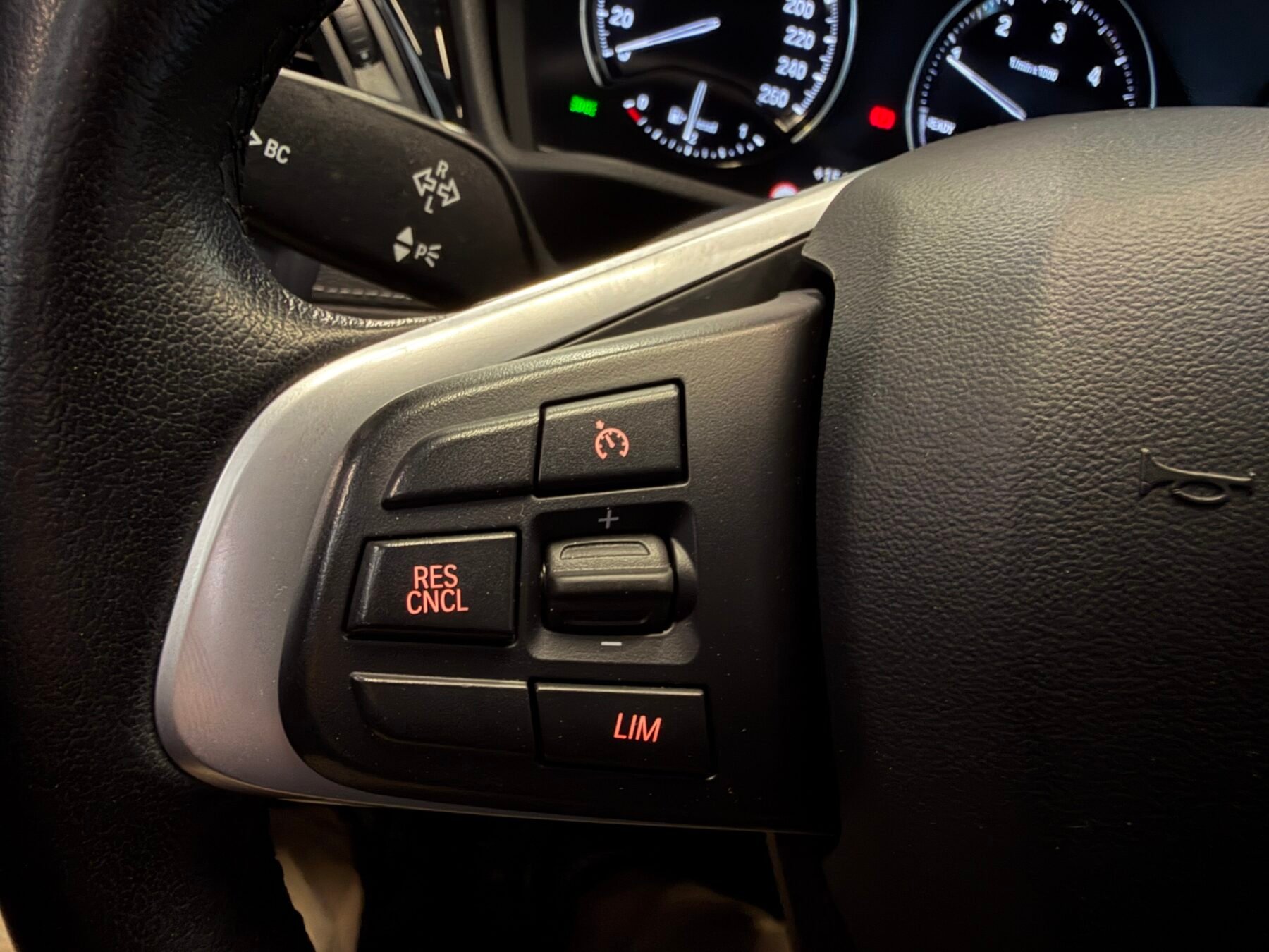 BMW X2 118d Motor 2000 150cv X Line+Mpaket interior