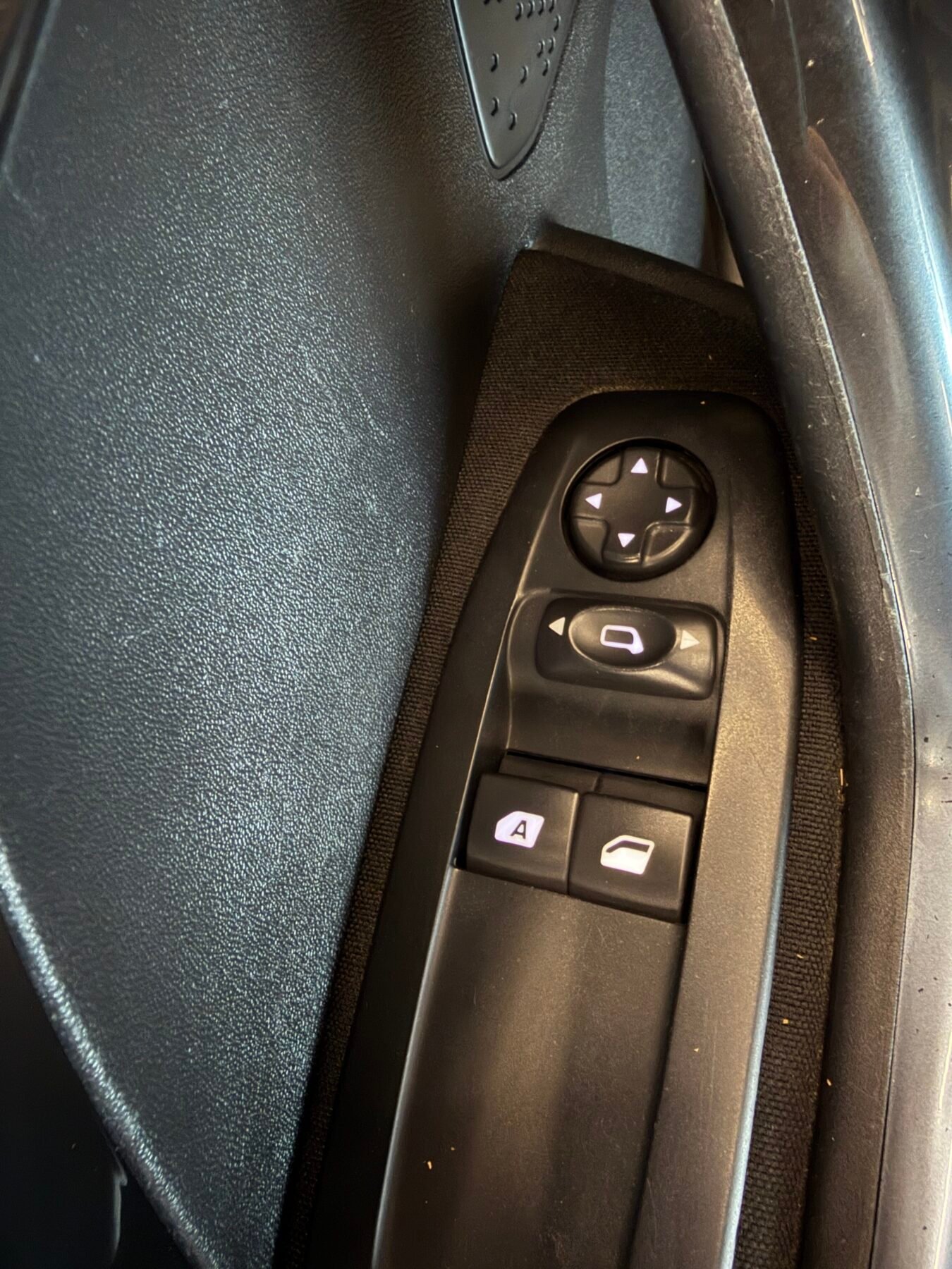 PEUGEOT  208 5P ALLURE 1.6 eHDi 92