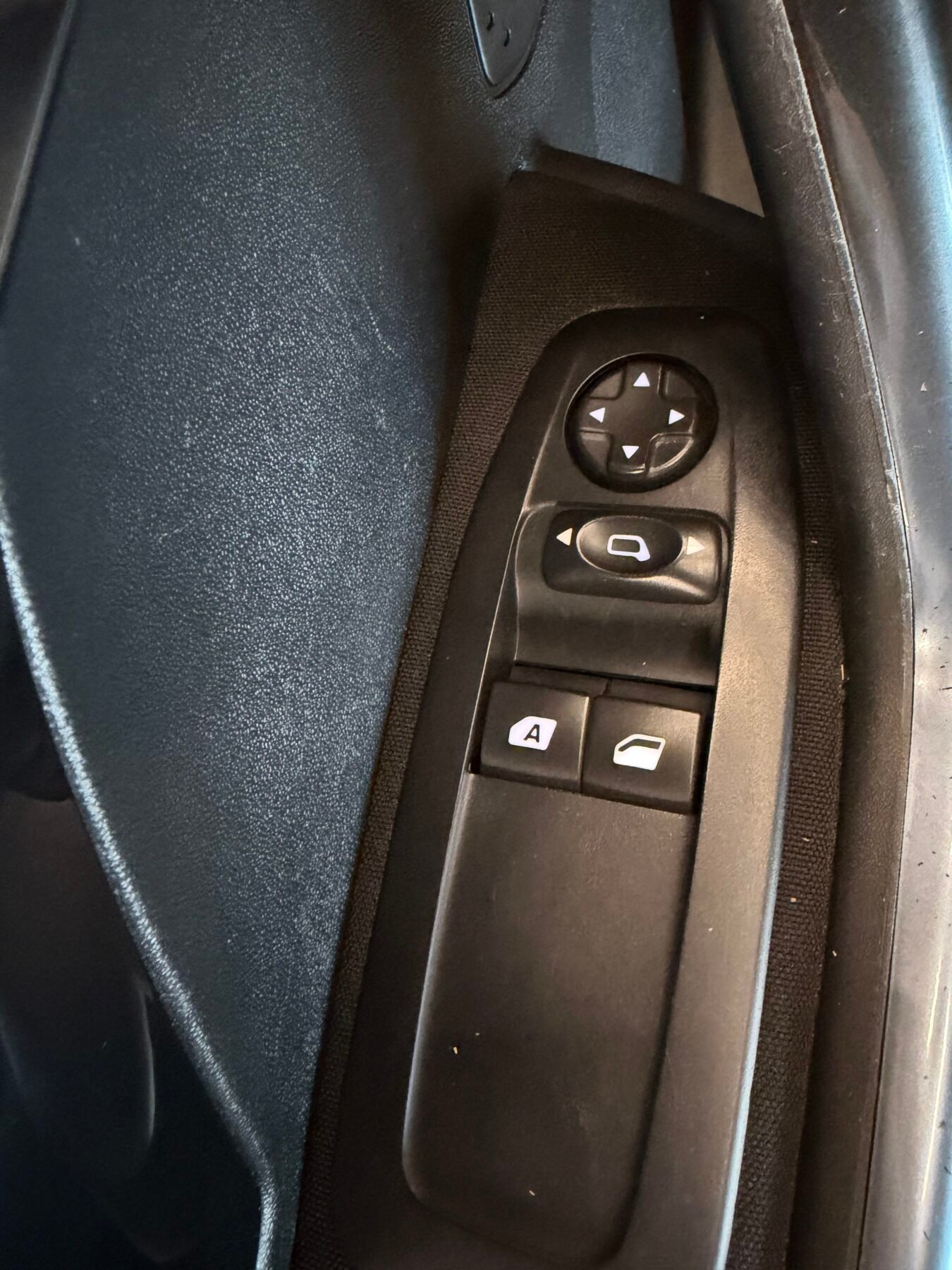 PEUGEOT  208 5P ALLURE 1.6 eHDi 92