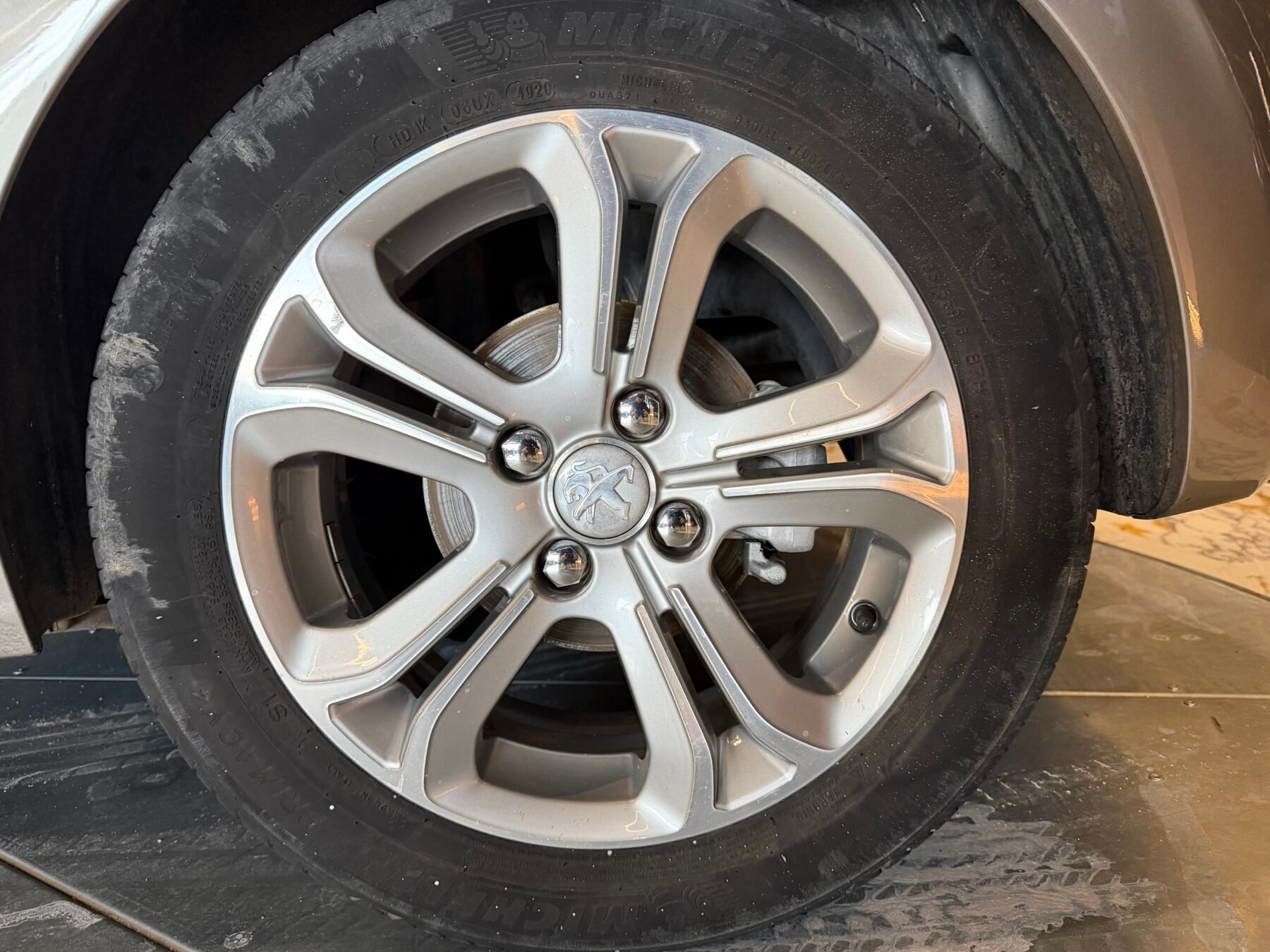 PEUGEOT  208 5P ALLURE 1.6 eHDi 92