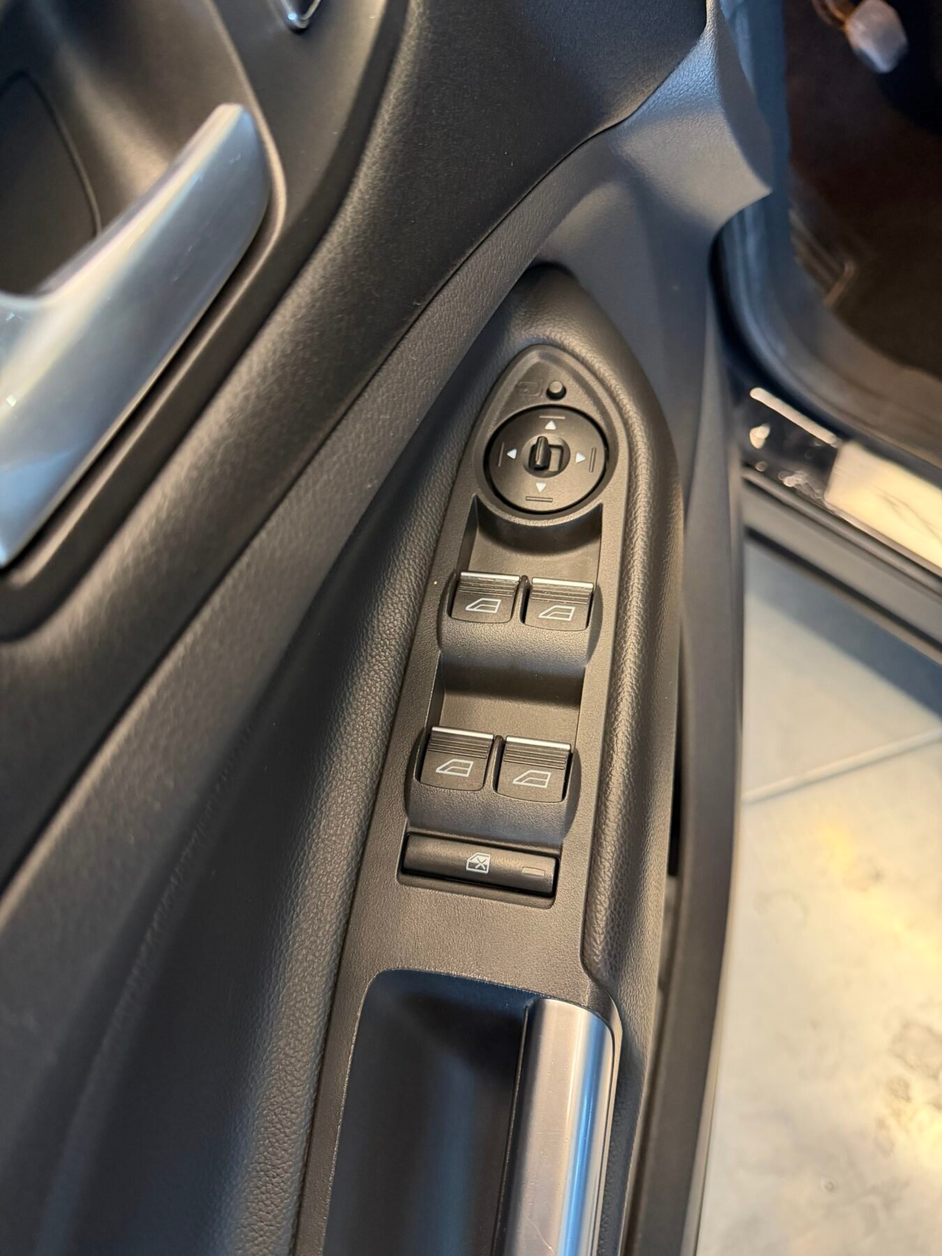 FORD Kuga 2.0 TDCi 150 4x2 ASS Titanium