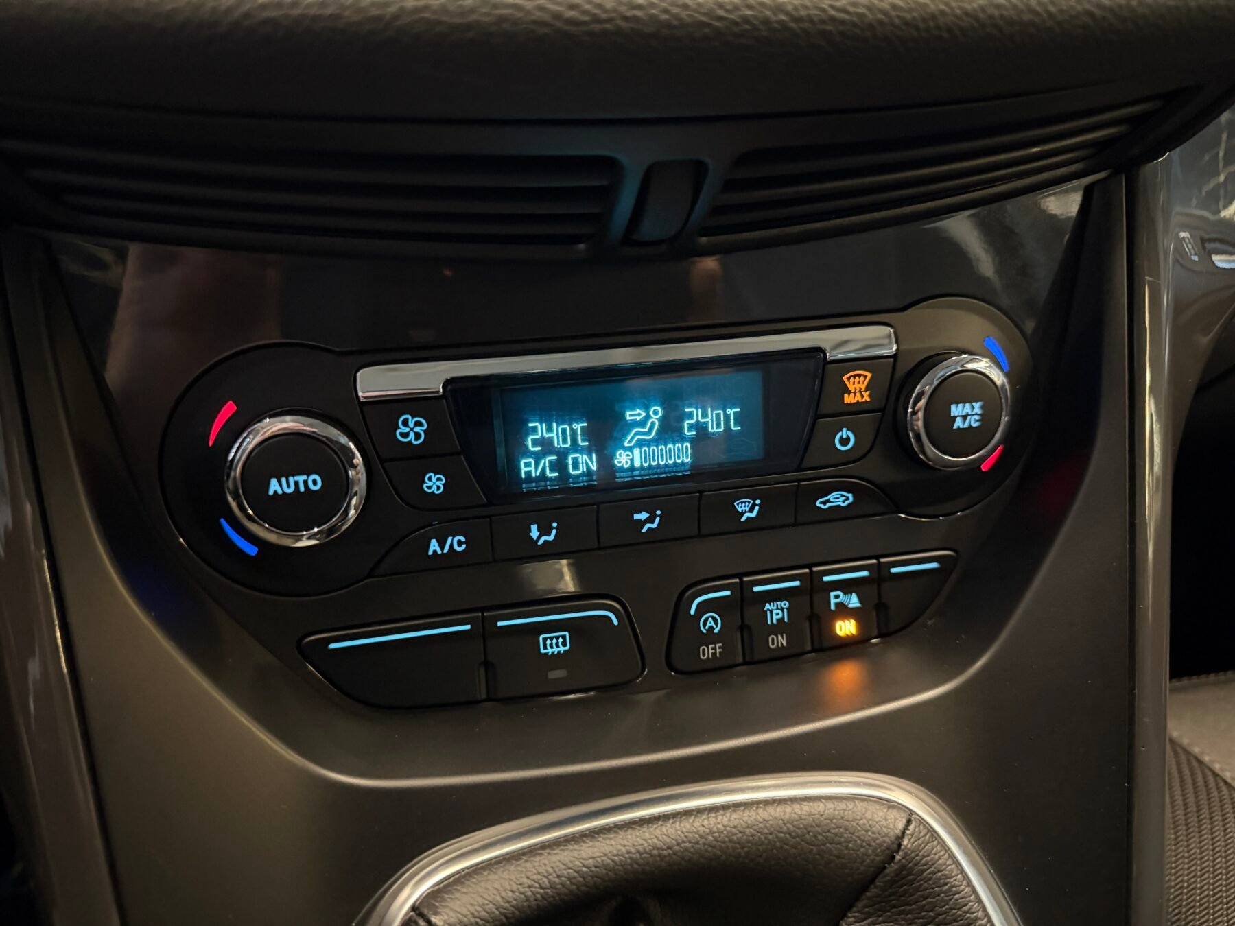 FORD Kuga 2.0 TDCi 150 4x2 ASS Titanium