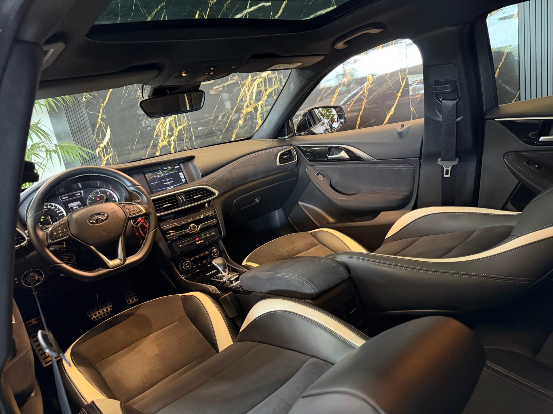 INFINITI Q30S 2.2D 170CV Motor MERCEDES con CADENASPORT EDITION 7G AWD