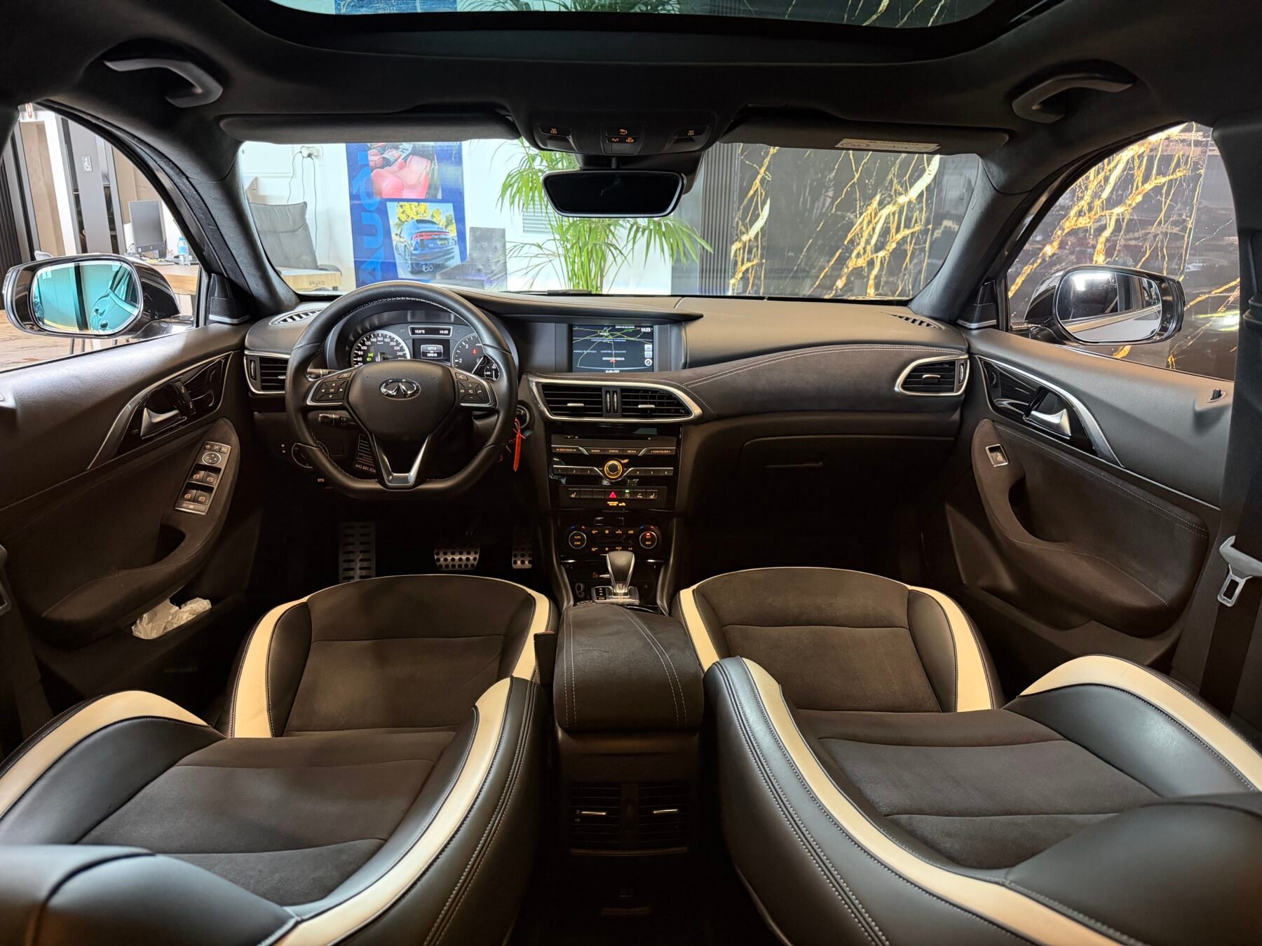 INFINITI Q30S 2.2D 170CV Motor MERCEDES con CADENASPORT EDITION 7G AWD