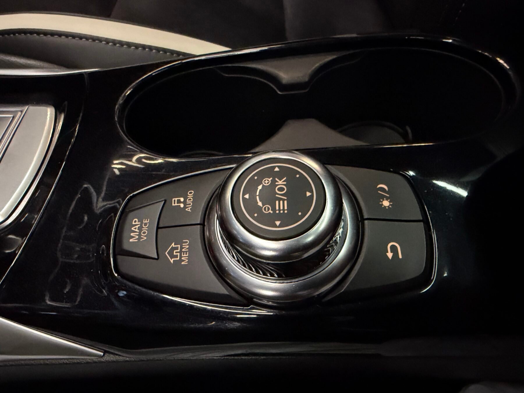 INFINITI Q30S 2.2D 170CV Motor MERCEDES con CADENASPORT EDITION 7G AWD