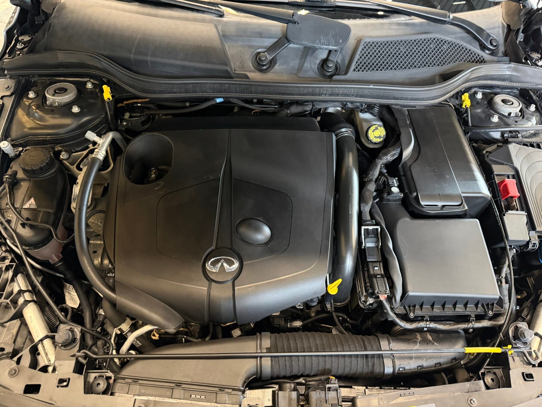 INFINITI Q30S 2.2D 170CV Motor MERCEDES con CADENASPORT EDITION 7G AWD