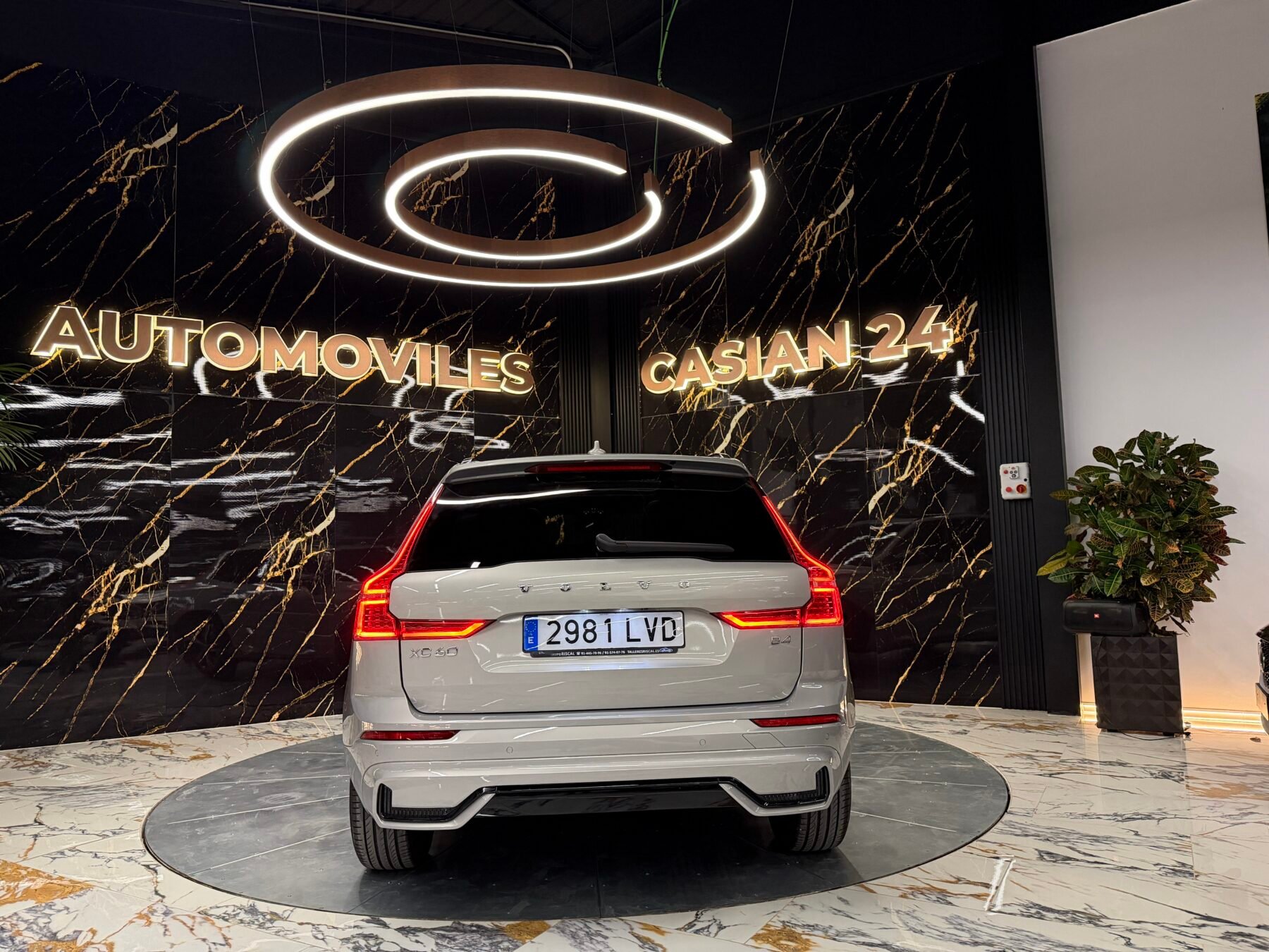 VOLVO  XC60 2.0 B4 D Ultimate Dark Auto FUL IMPOLUTO