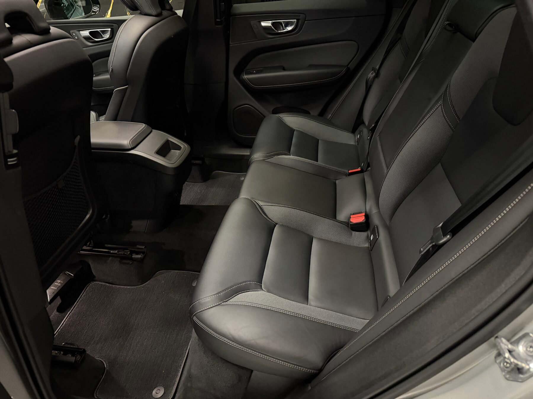 VOLVO  XC60 2.0 B4 D Ultimate Dark Auto FUL IMPOLUTO