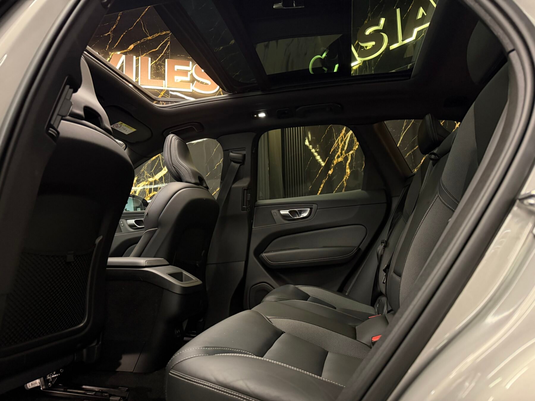 VOLVO  XC60 2.0 B4 D Ultimate Dark Auto FUL IMPOLUTO