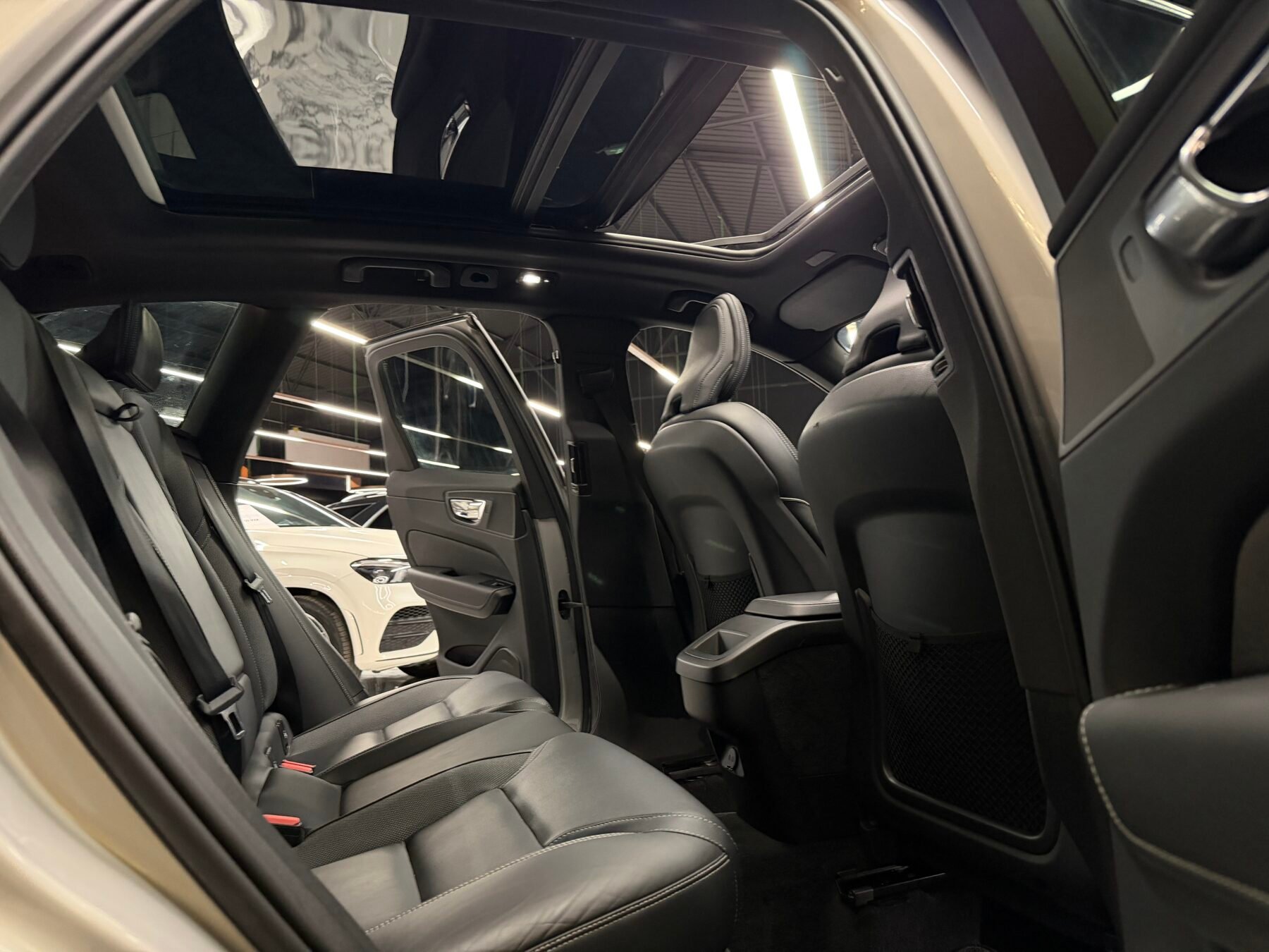 VOLVO  XC60 2.0 B4 D Ultimate Dark Auto FUL IMPOLUTO