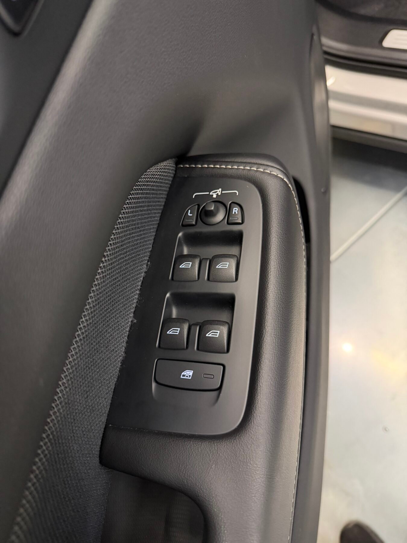 VOLVO  XC60 2.0 B4 D Ultimate Dark Auto FUL IMPOLUTO