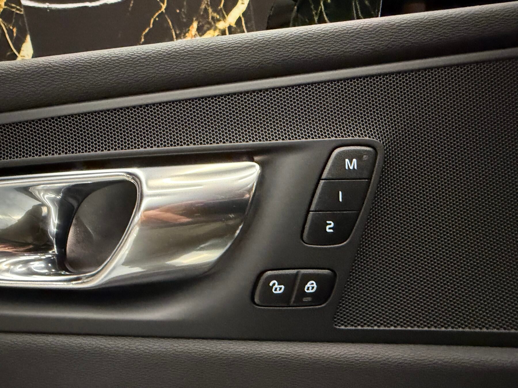 VOLVO  XC60 2.0 B4 D Ultimate Dark Auto FUL IMPOLUTO