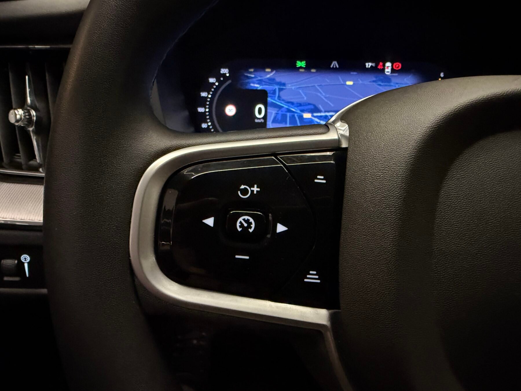 VOLVO  XC60 2.0 B4 D Ultimate Dark Auto FUL IMPOLUTO