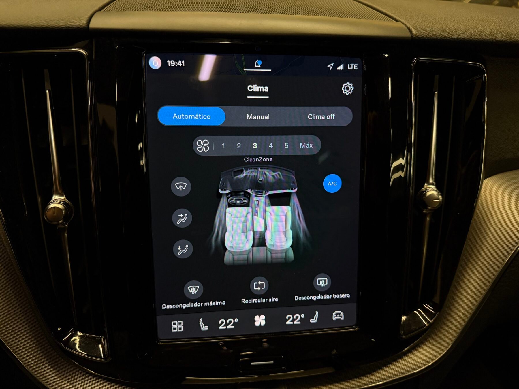 VOLVO  XC60 2.0 B4 D Ultimate Dark Auto FUL IMPOLUTO