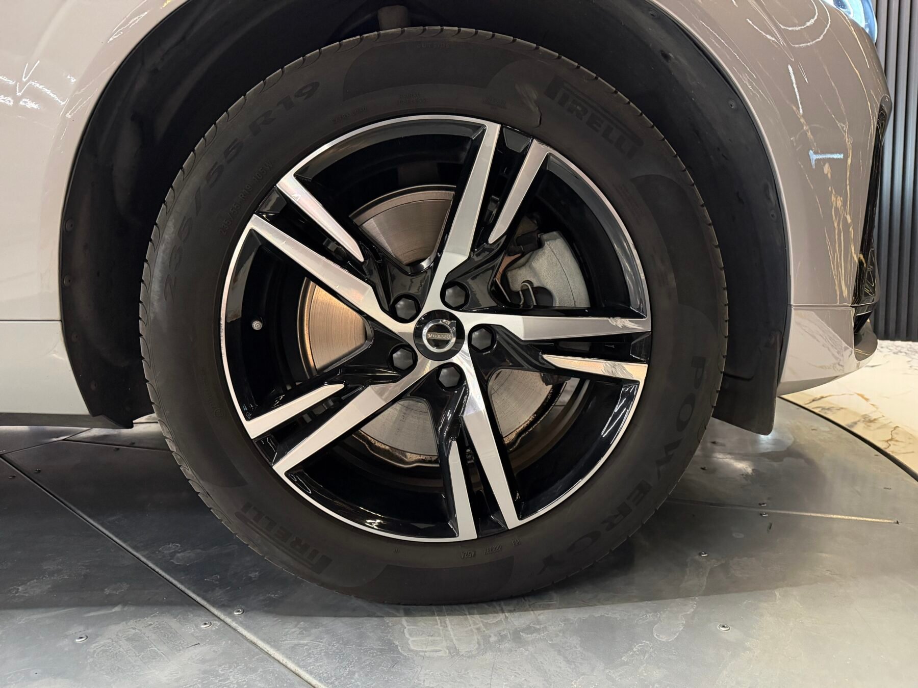 VOLVO  XC60 2.0 B4 D Ultimate Dark Auto FUL IMPOLUTO