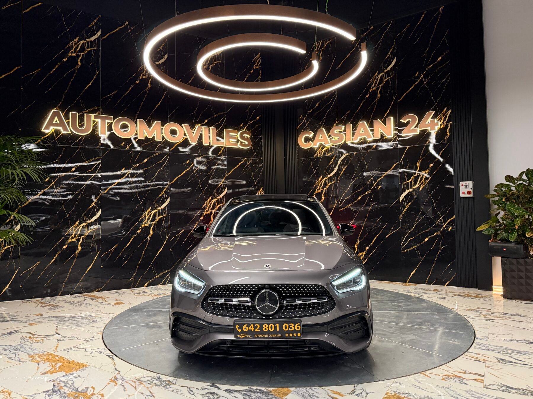 MERCEDES-BENZ GLA 200D 4MATIC AMG Edition Motor Mercedes con CADENAFUL FUL FUL