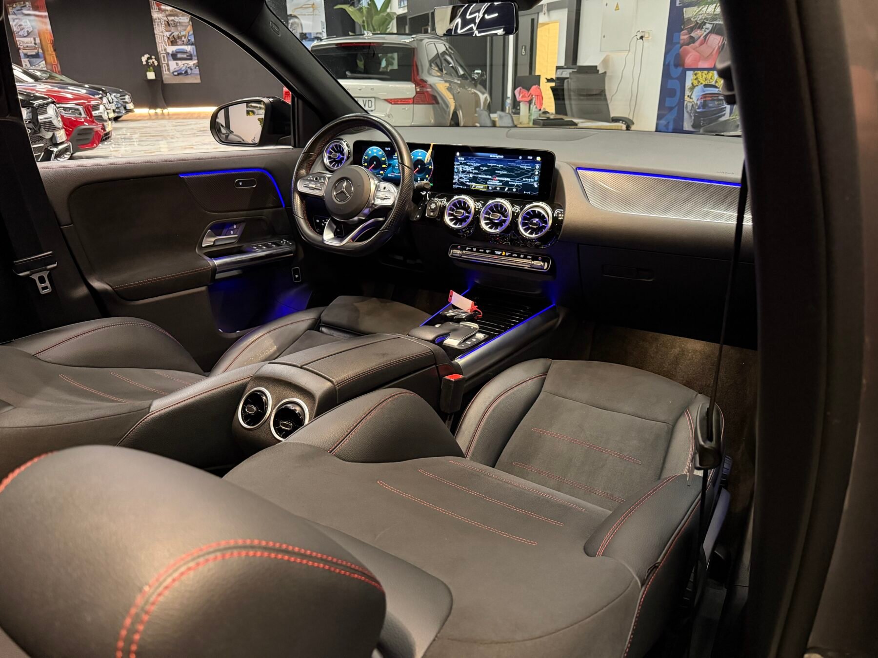 MERCEDES-BENZ GLA 200D 4MATIC AMG Edition Motor Mercedes con CADENAFUL FUL FUL