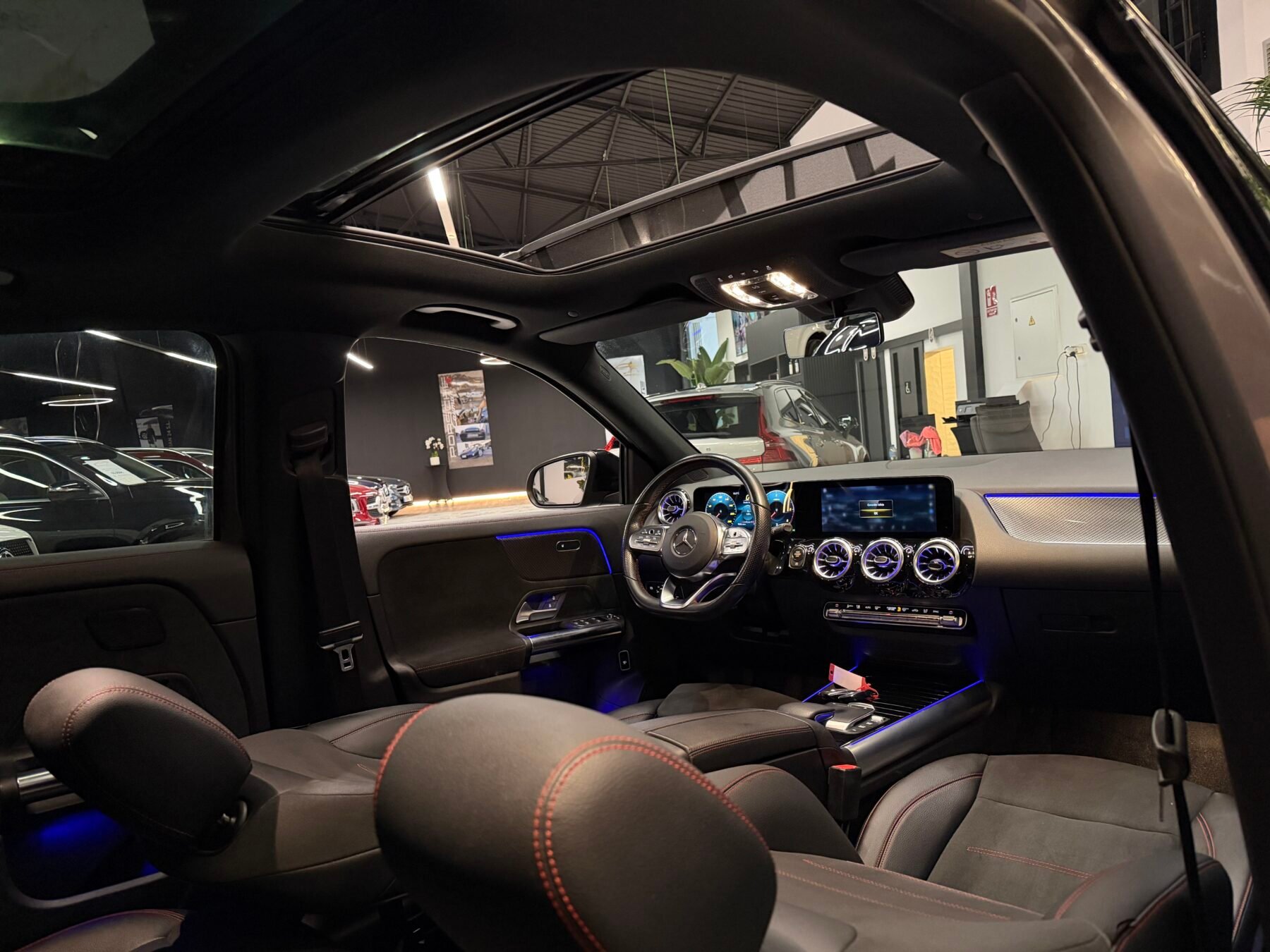 MERCEDES-BENZ GLA 200D 4MATIC AMG Edition Motor Mercedes con CADENAFUL FUL FUL