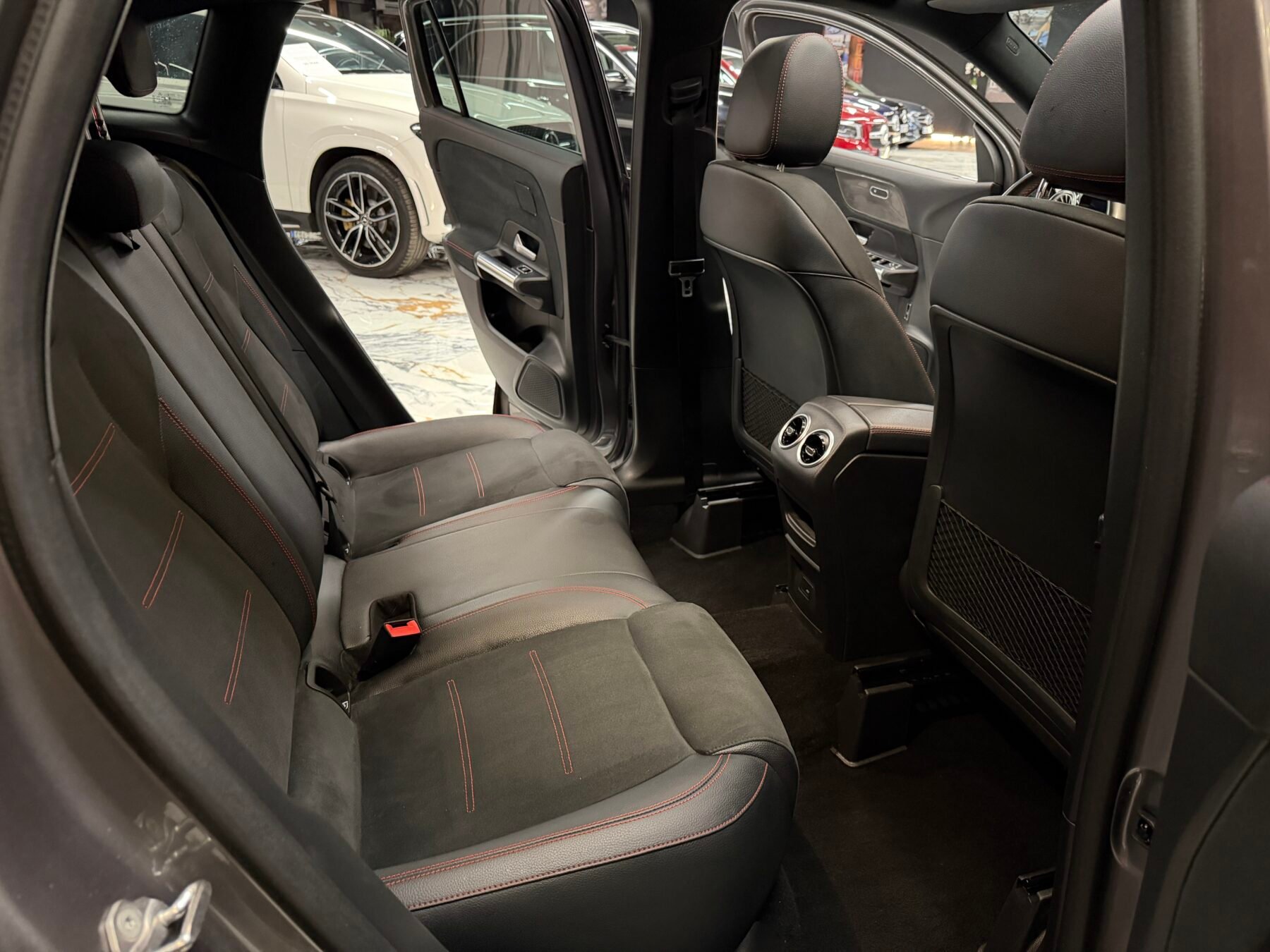 MERCEDES-BENZ GLA 200D 4MATIC AMG Edition Motor Mercedes con CADENAFUL FUL FUL