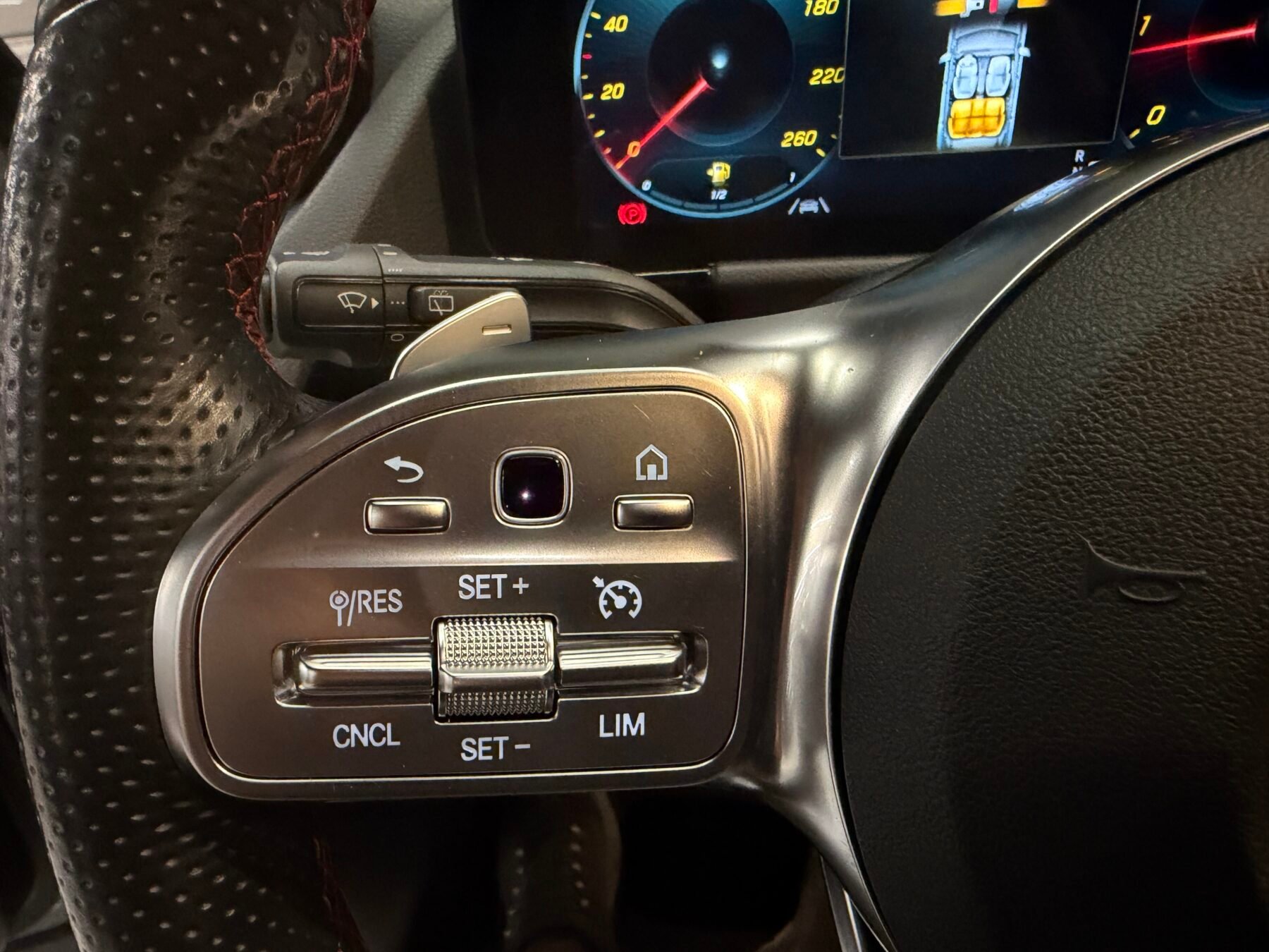 MERCEDES-BENZ GLA 200D 4MATIC AMG Edition Motor Mercedes con CADENAFUL FUL FUL