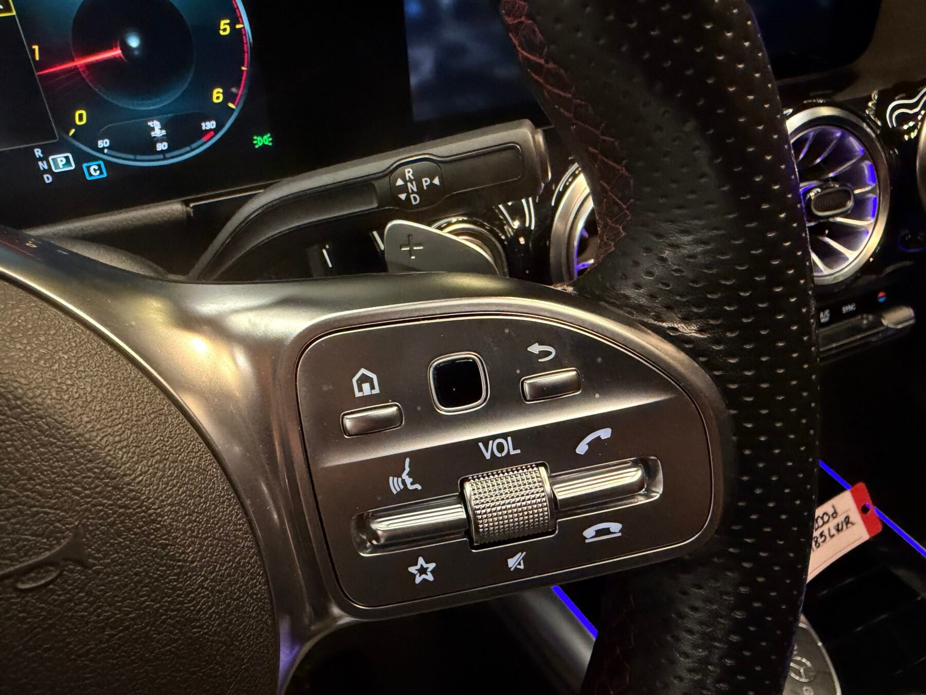 MERCEDES-BENZ GLA 200D 4MATIC AMG Edition Motor Mercedes con CADENAFUL FUL FUL