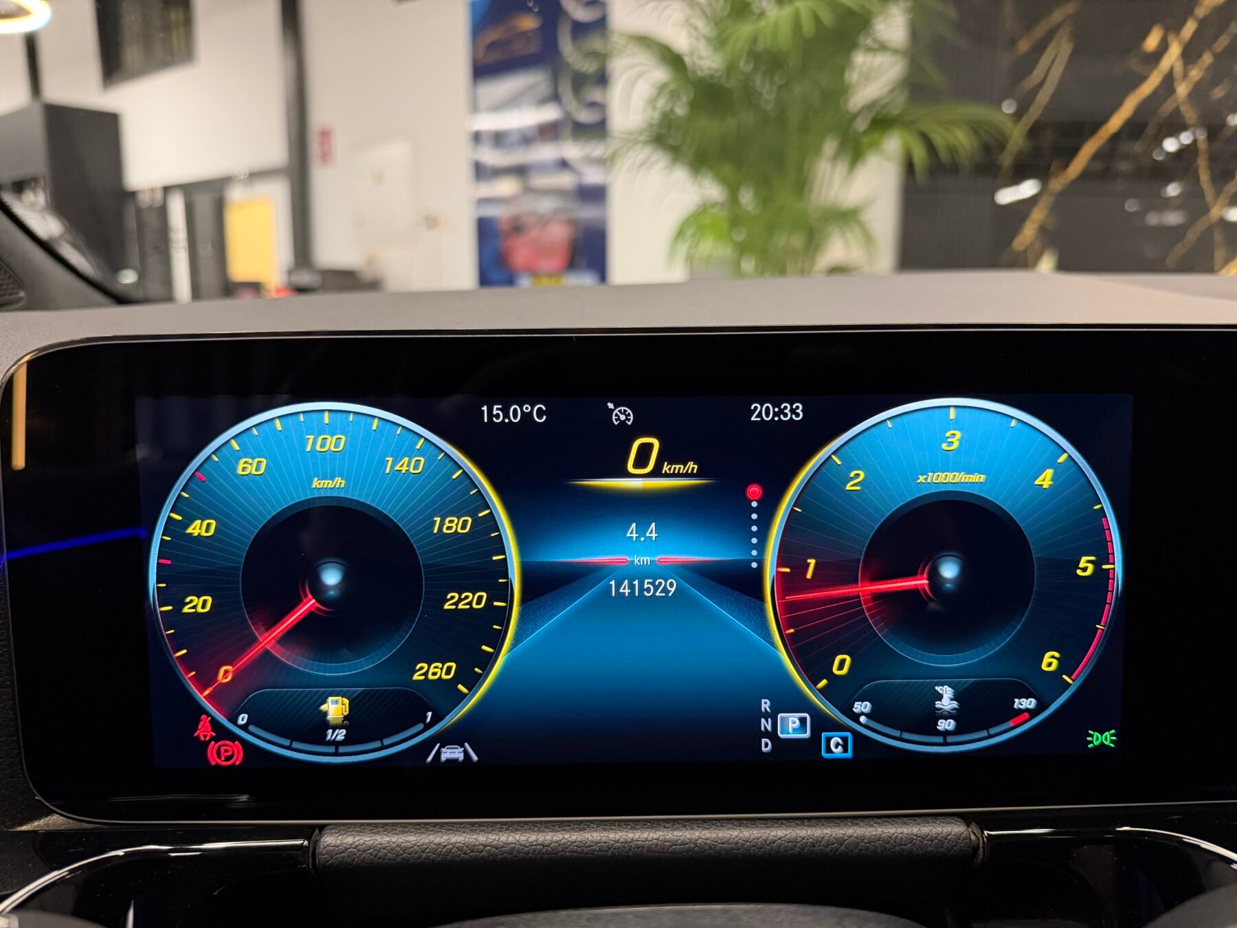 MERCEDES-BENZ GLA 200D 4MATIC AMG Edition Motor Mercedes con CADENAFUL FUL FUL