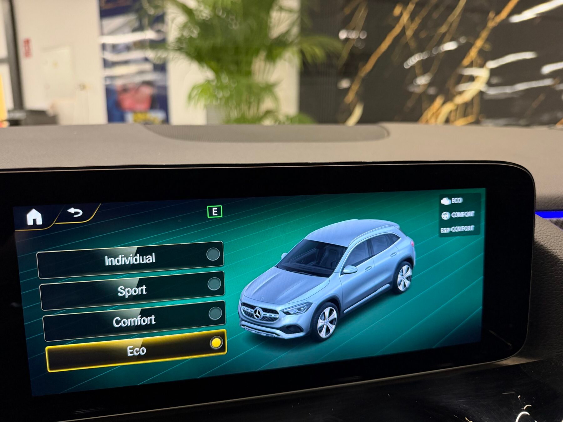 MERCEDES-BENZ GLA 200D 4MATIC AMG Edition Motor Mercedes con CADENAFUL FUL FUL