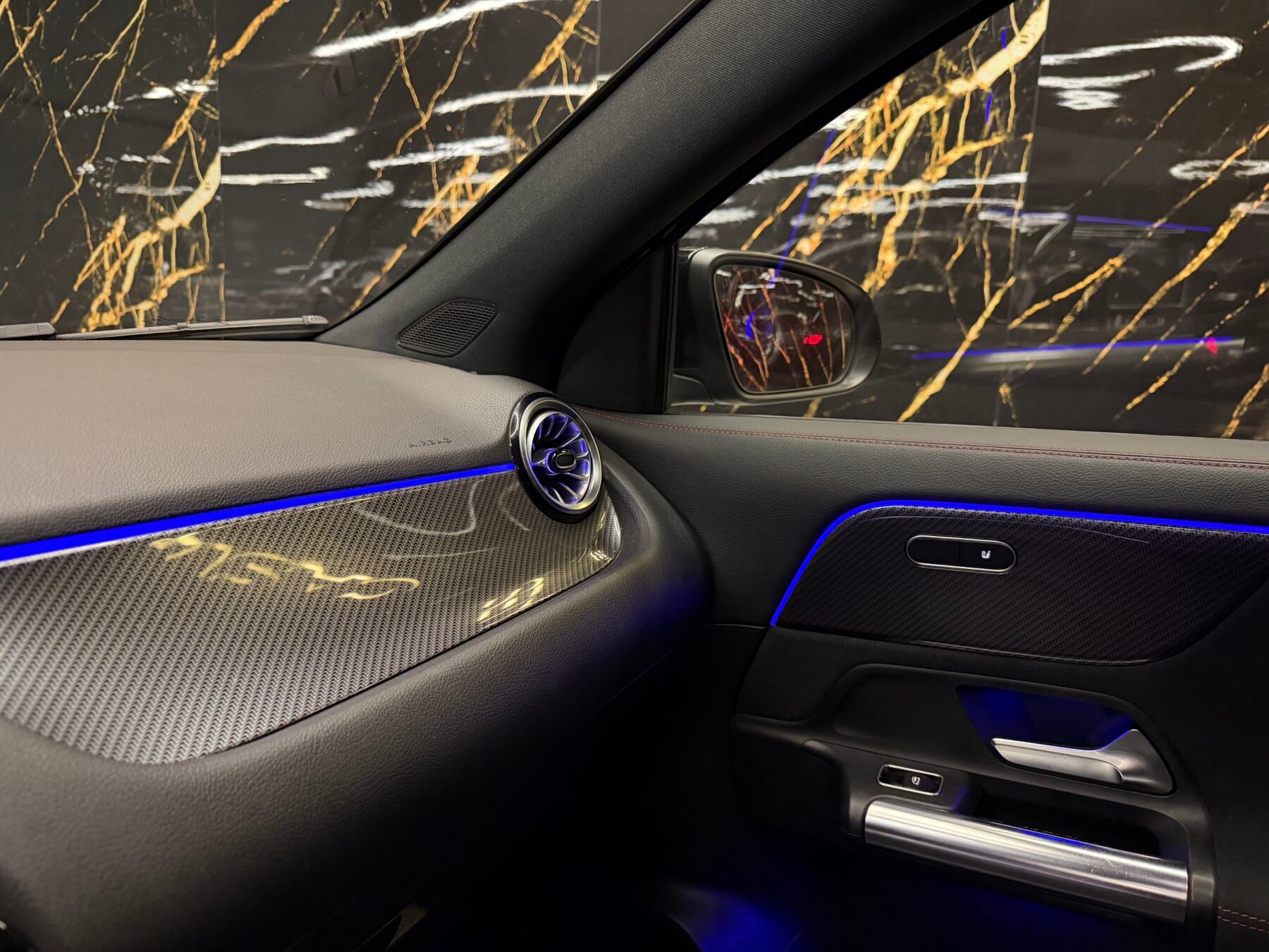 MERCEDES-BENZ GLA 200D 4MATIC AMG Edition Motor Mercedes con CADENAFUL FUL FUL