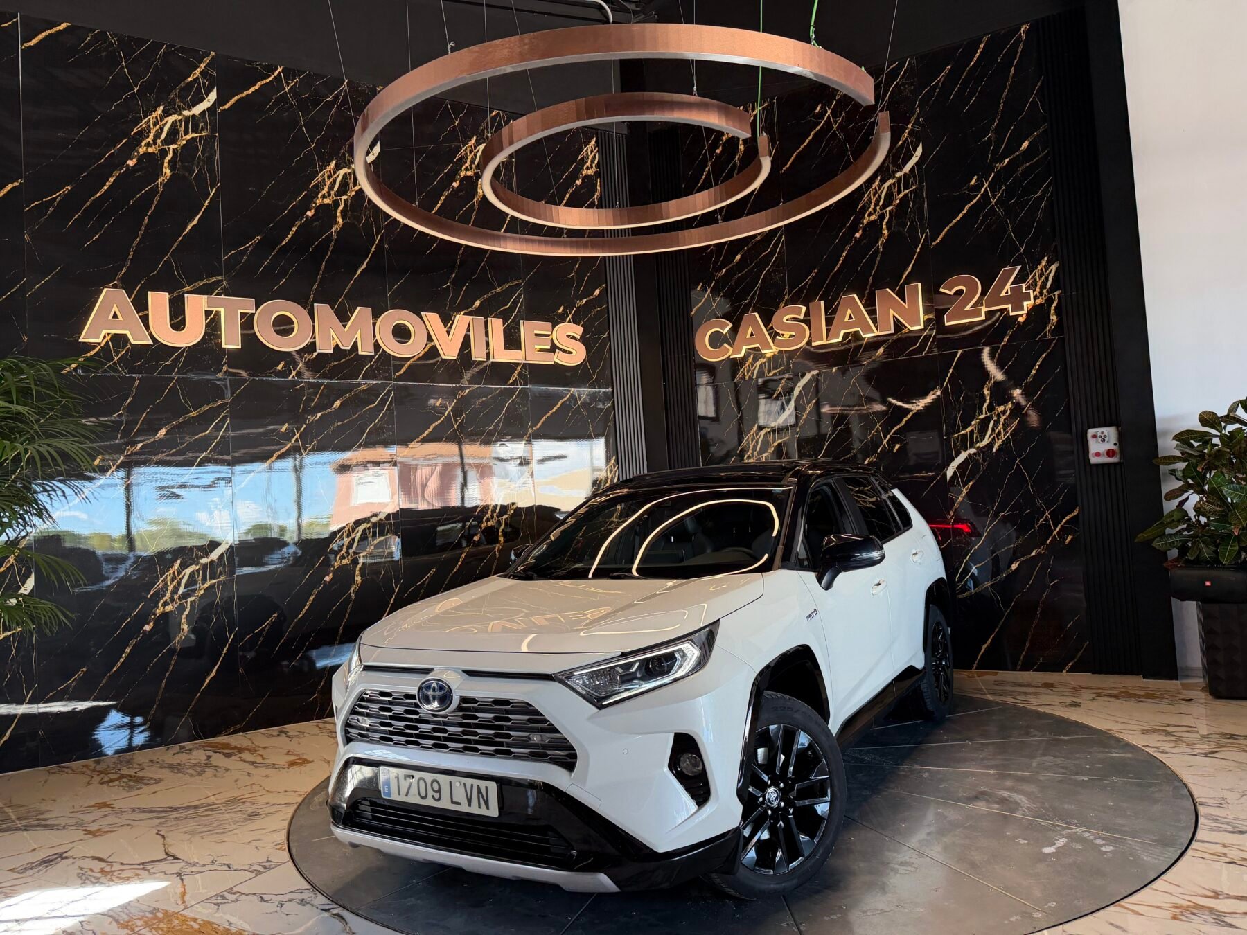 TOYOTA Rav4 2.5l 220H Luxury 4WD PANORAMA FULL