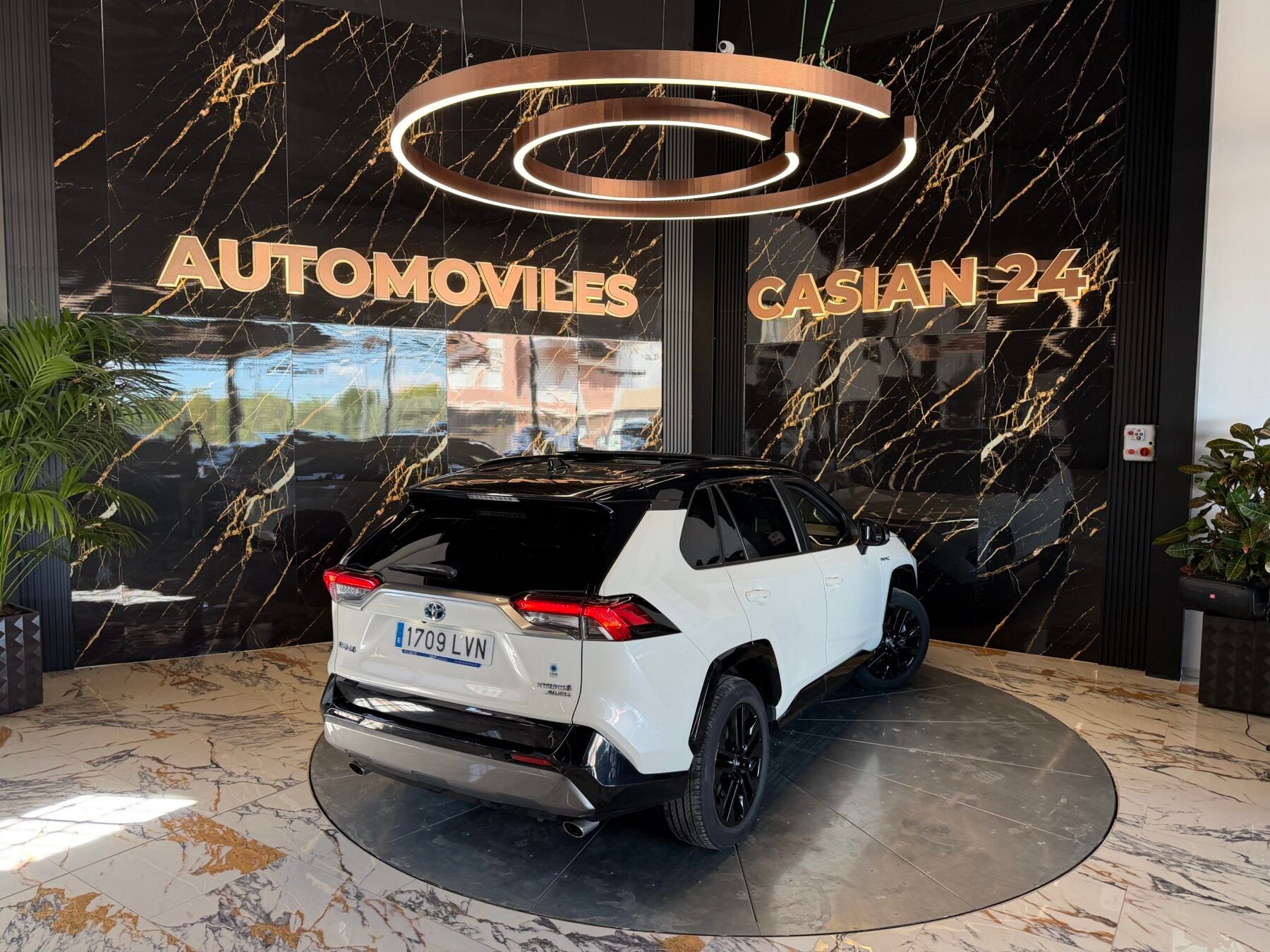 TOYOTA Rav4 2.5l 220H Luxury 4WD PANORAMA FULL