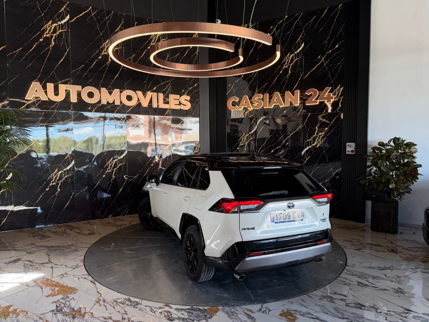 TOYOTA Rav4 2.5l 220H Luxury 4WD PANORAMA FULL