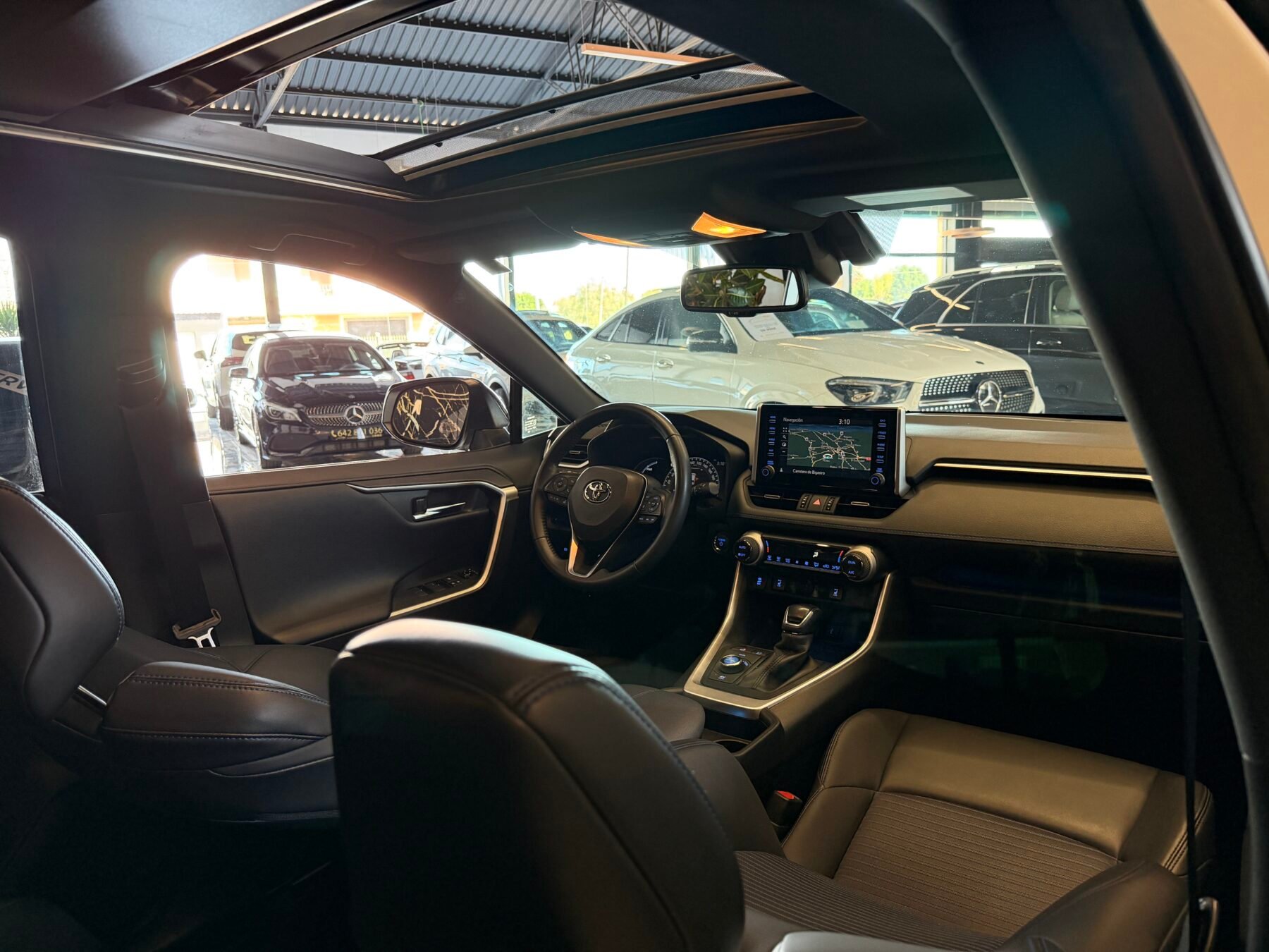 TOYOTA Rav4 2.5l 220H Luxury 4WD PANORAMA FULL