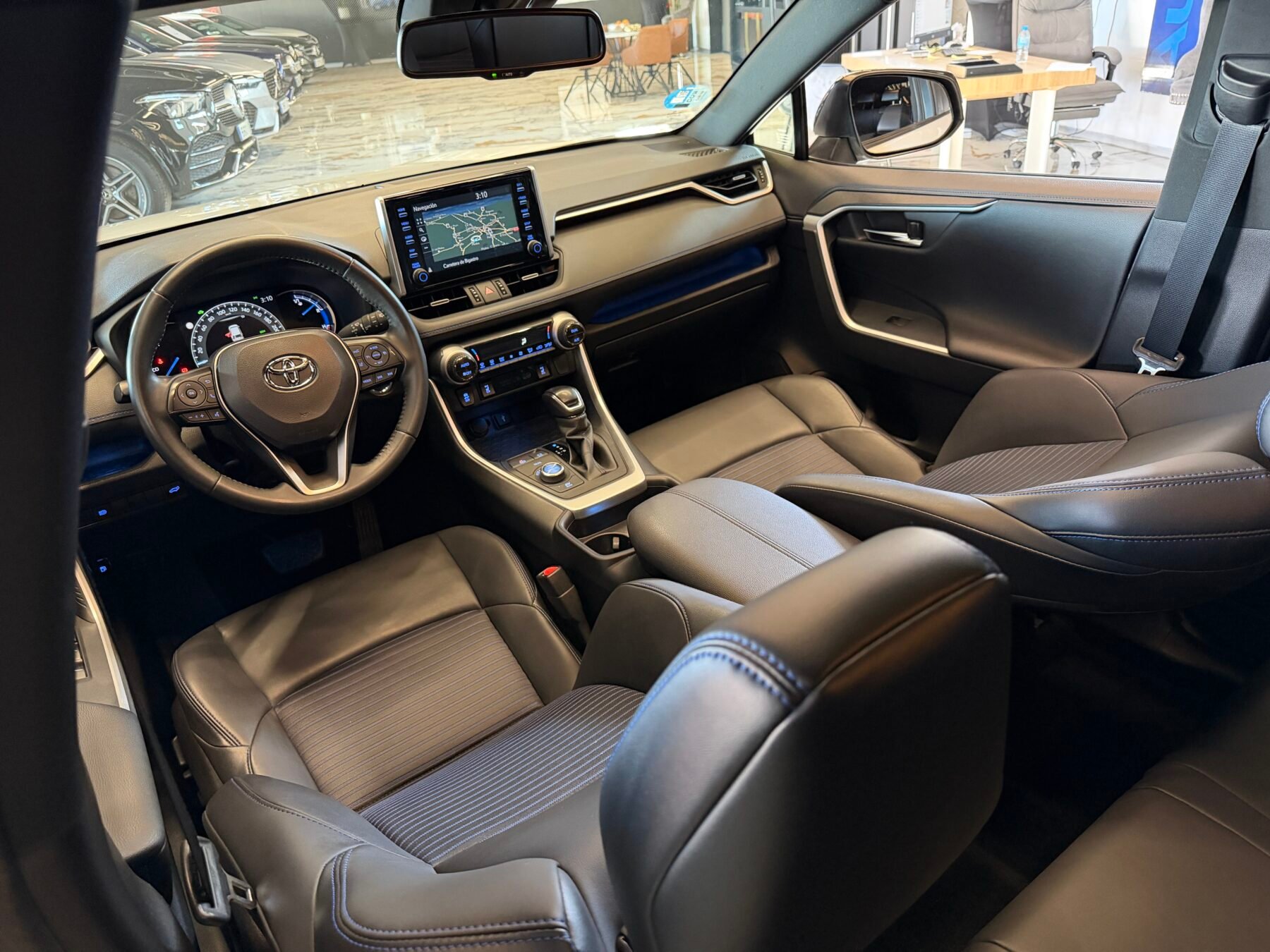 TOYOTA Rav4 2.5l 220H Luxury 4WD PANORAMA FULL