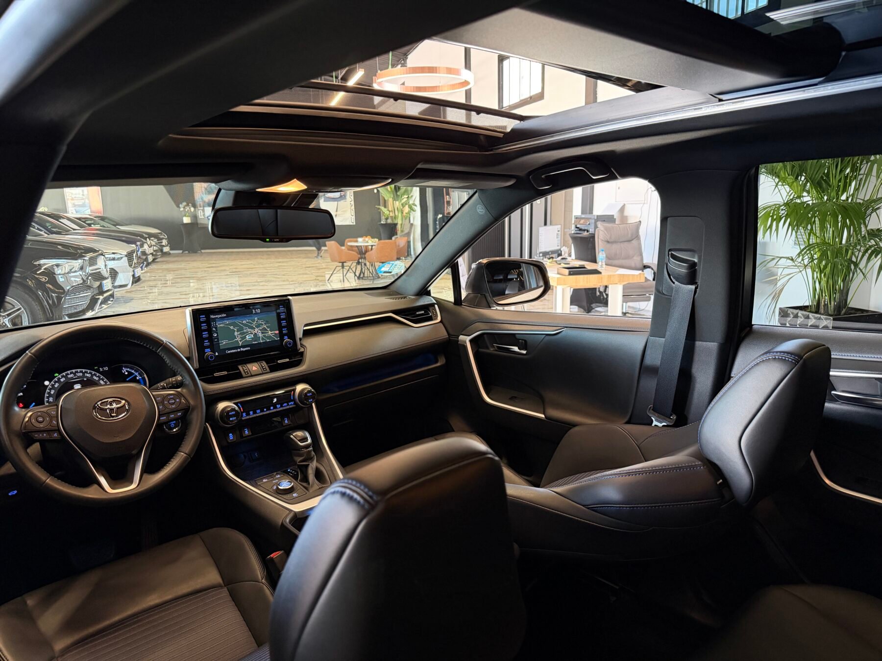 TOYOTA Rav4 2.5l 220H Luxury 4WD PANORAMA FULL