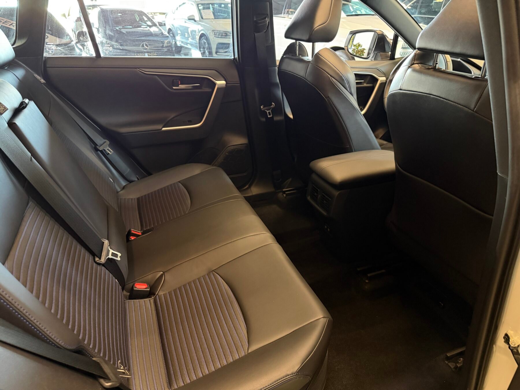 TOYOTA Rav4 2.5l 220H Luxury 4WD PANORAMA FULL