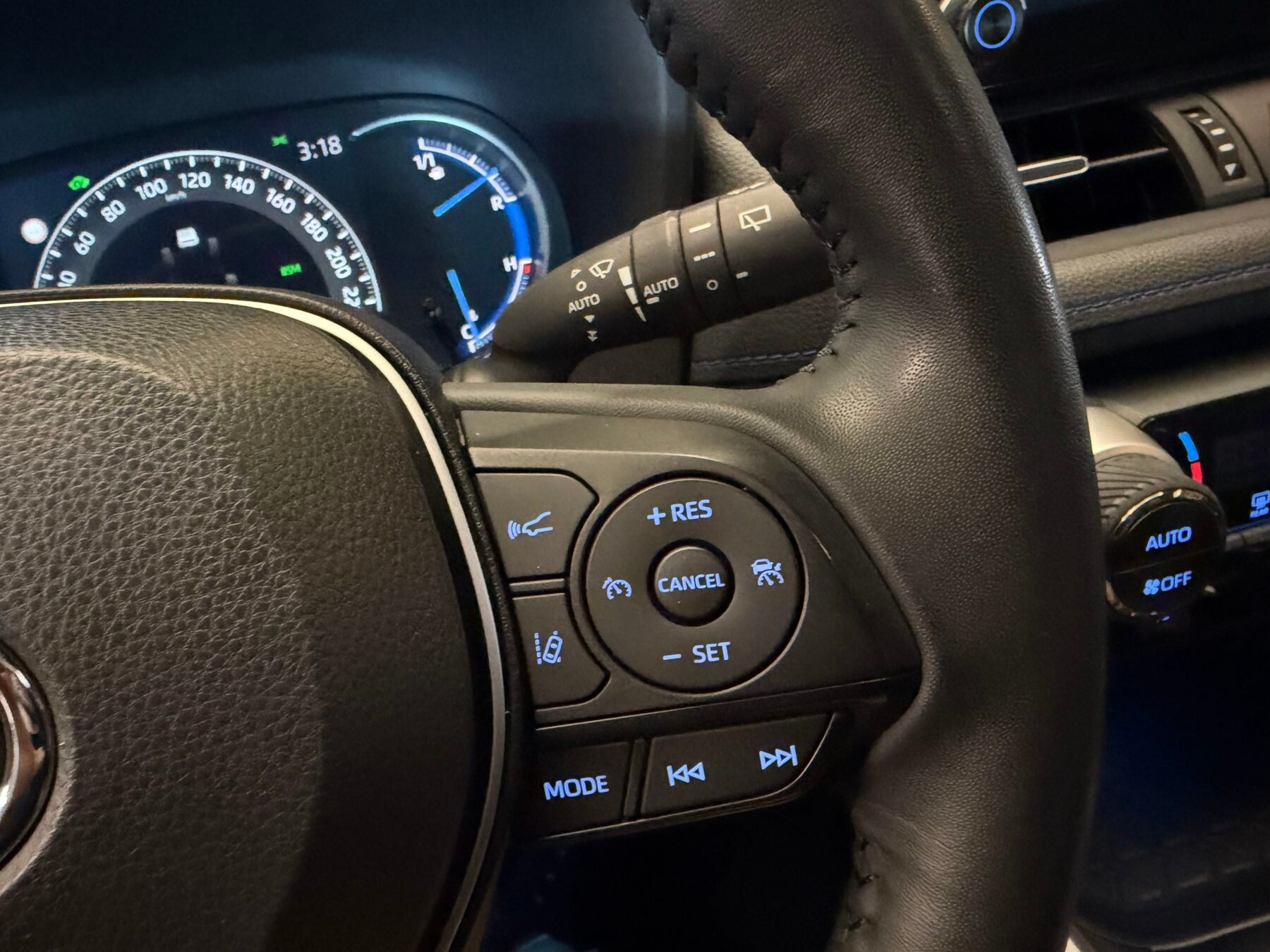 TOYOTA Rav4 2.5l 220H Luxury 4WD PANORAMA FULL