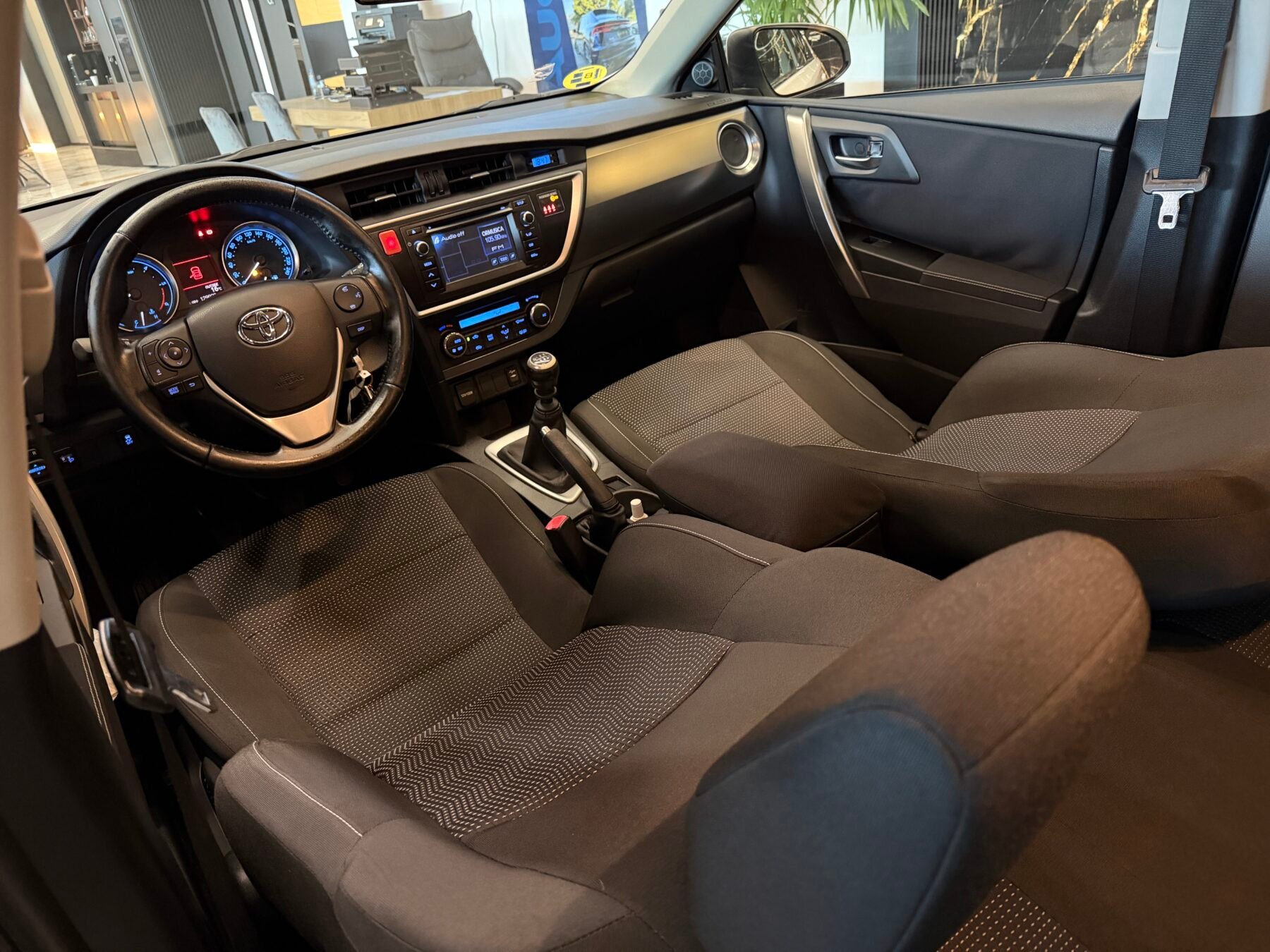 TOYOTA Auris 1.4 Diesel 90CV  Sport 4Cilindros en Linea