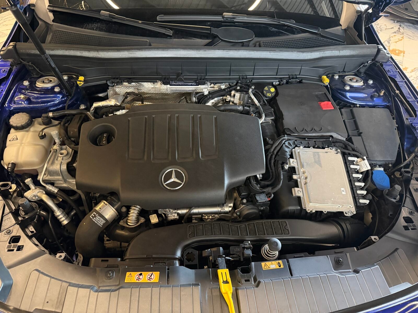 MERCEDES-BENZ  GLB 200d 150cv Sport URBAN 7 Plazas Motor MERCEDES CON CADENA