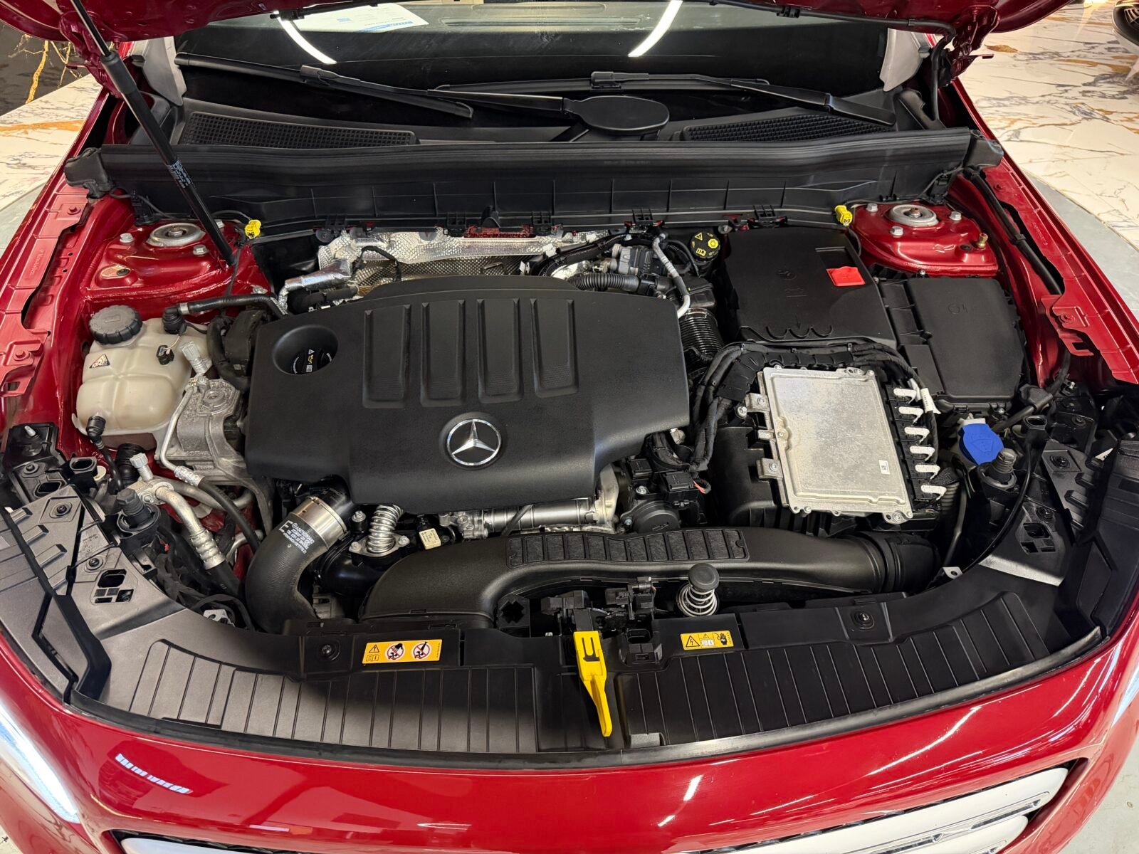MERCEDES-BENZ GLB 200d 150cv 4Matic  Sport URBAN Motor MERCEDES CON CADENA