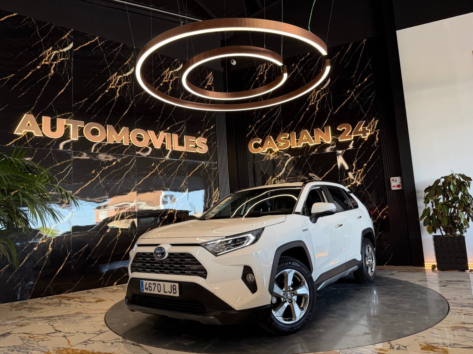 TOYOTA Rav4 2.5l 220H Luxury 4WD MOTOR IRROMPIBLE