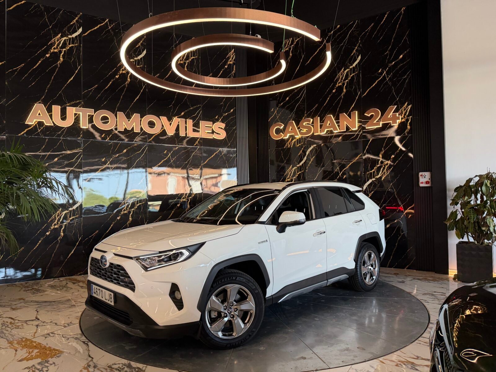 TOYOTA Rav4 2.5l 220H Luxury 4WD MOTOR IRROMPIBLE